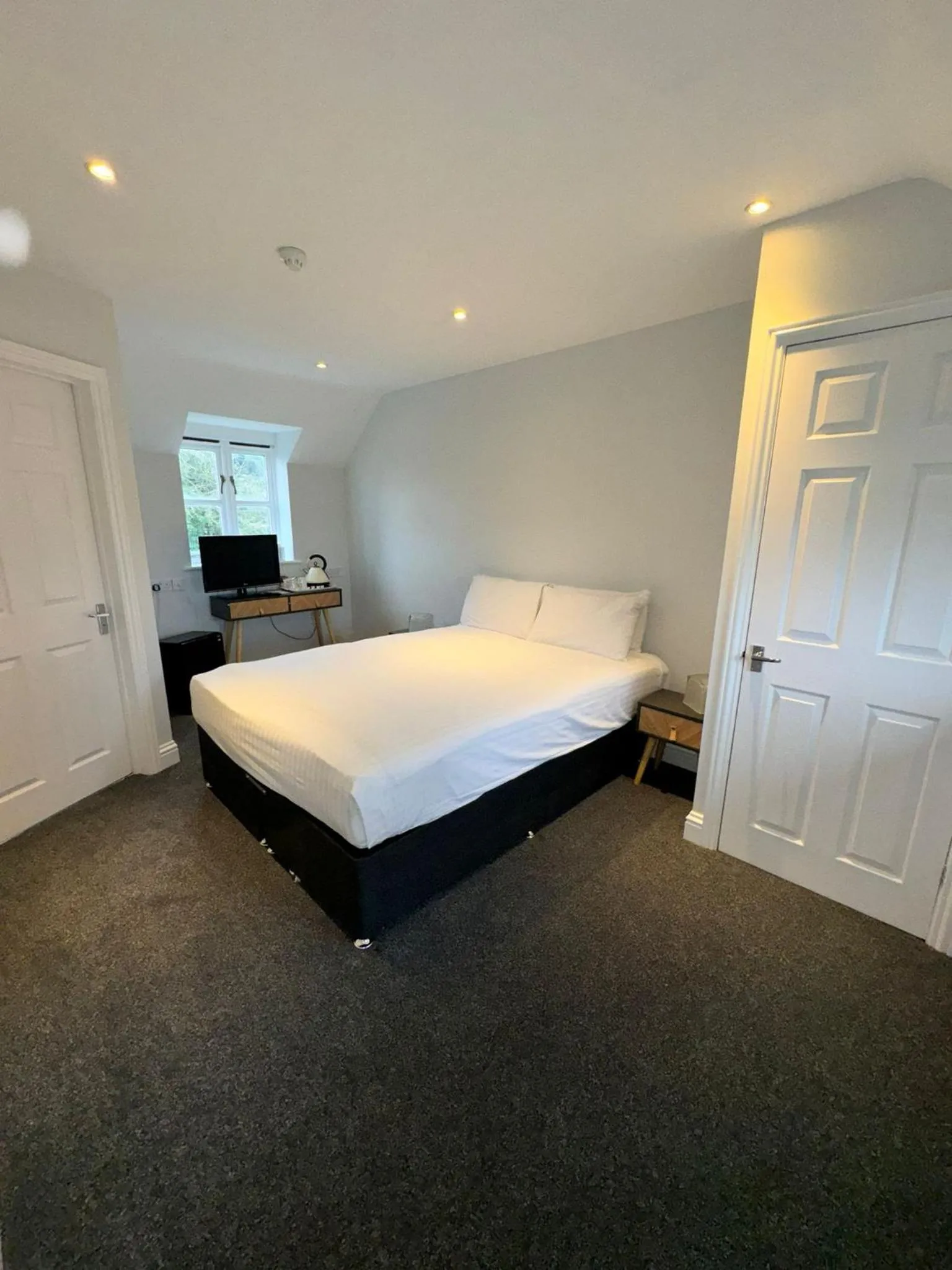 Bed in Marsh Farm Hotel