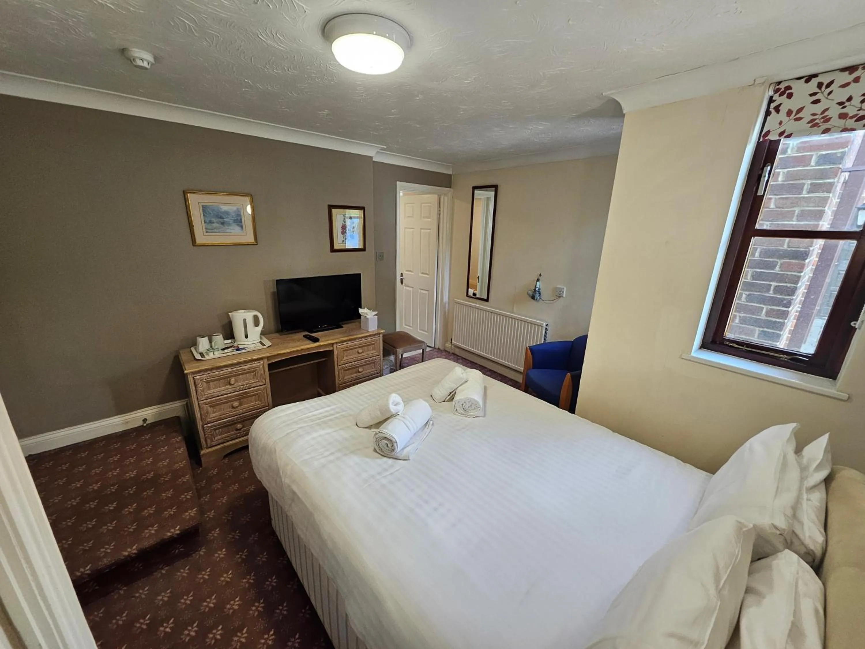 Bedroom, Bed in Marsh Farm Hotel