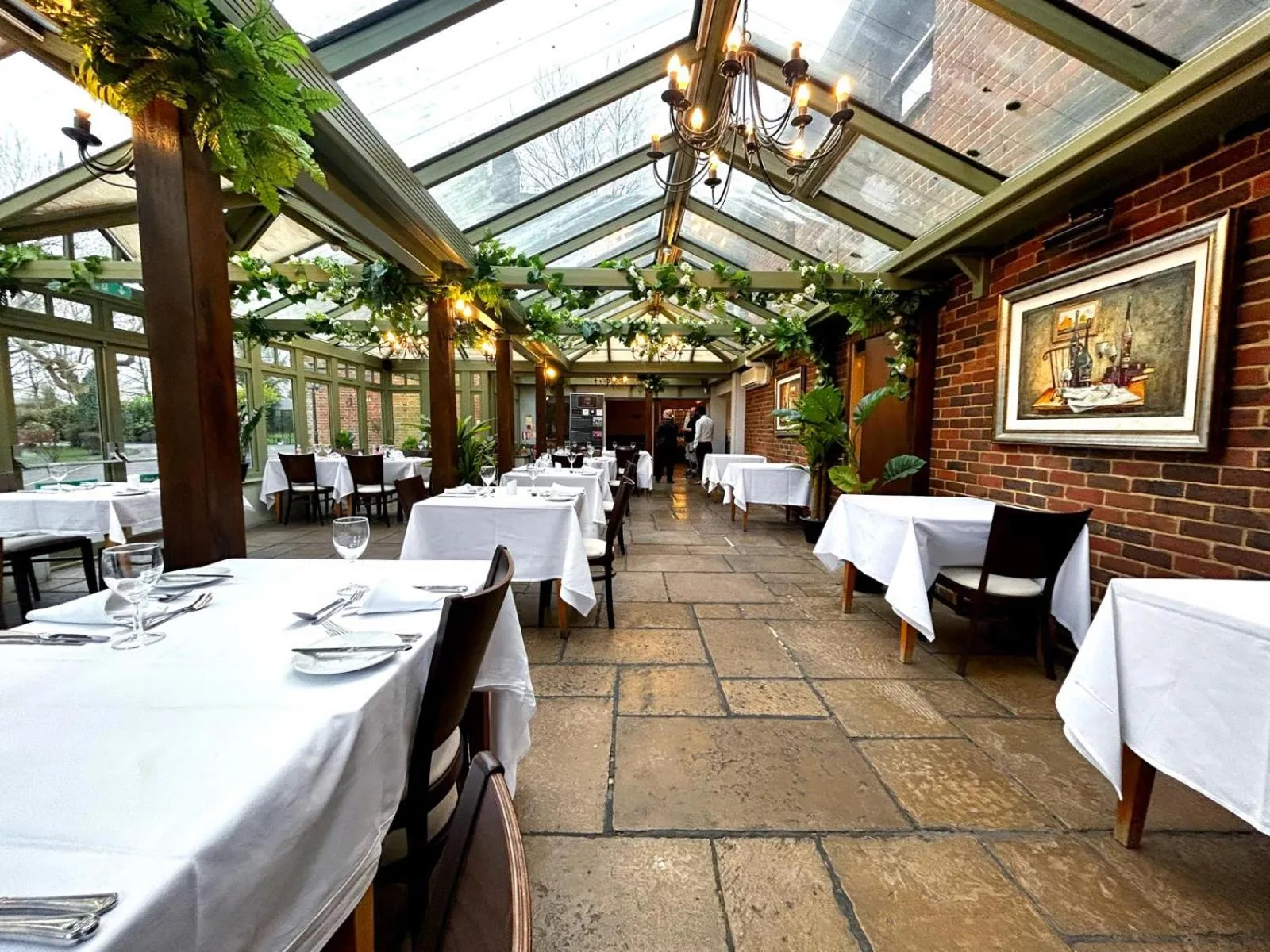 Restaurant/places to eat in Marsh Farm Hotel