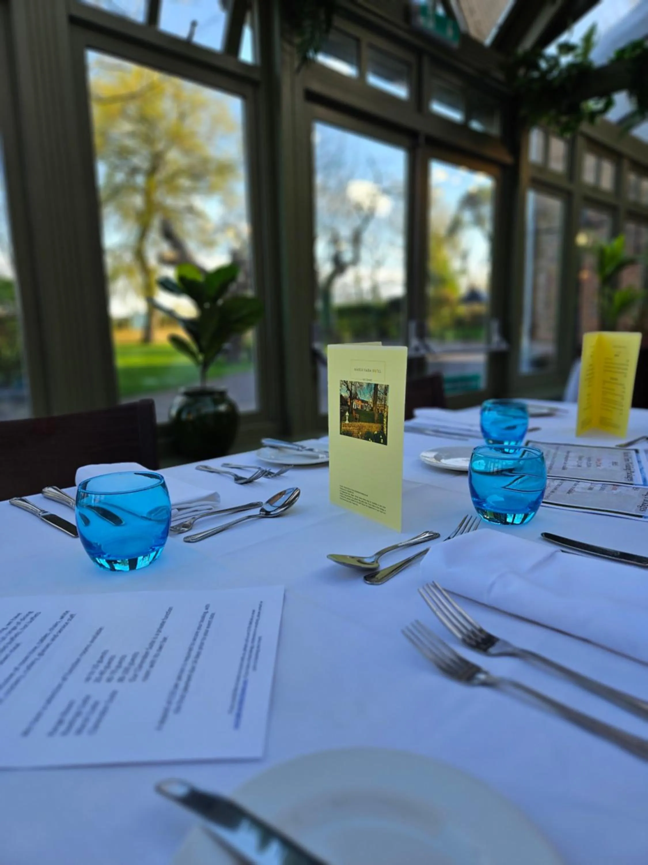 Restaurant/places to eat in Marsh Farm Hotel