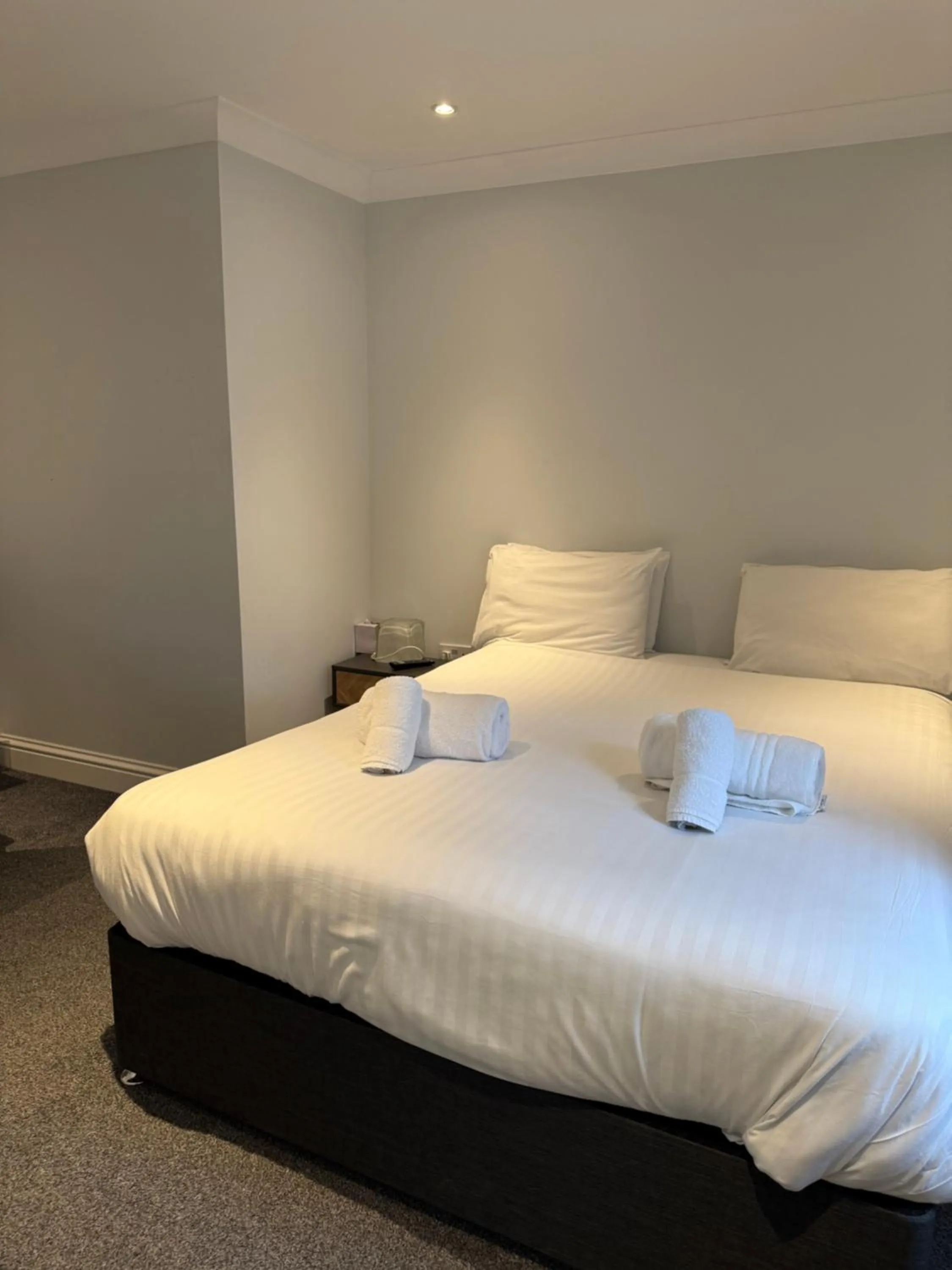 Bedroom, Bed in Marsh Farm Hotel