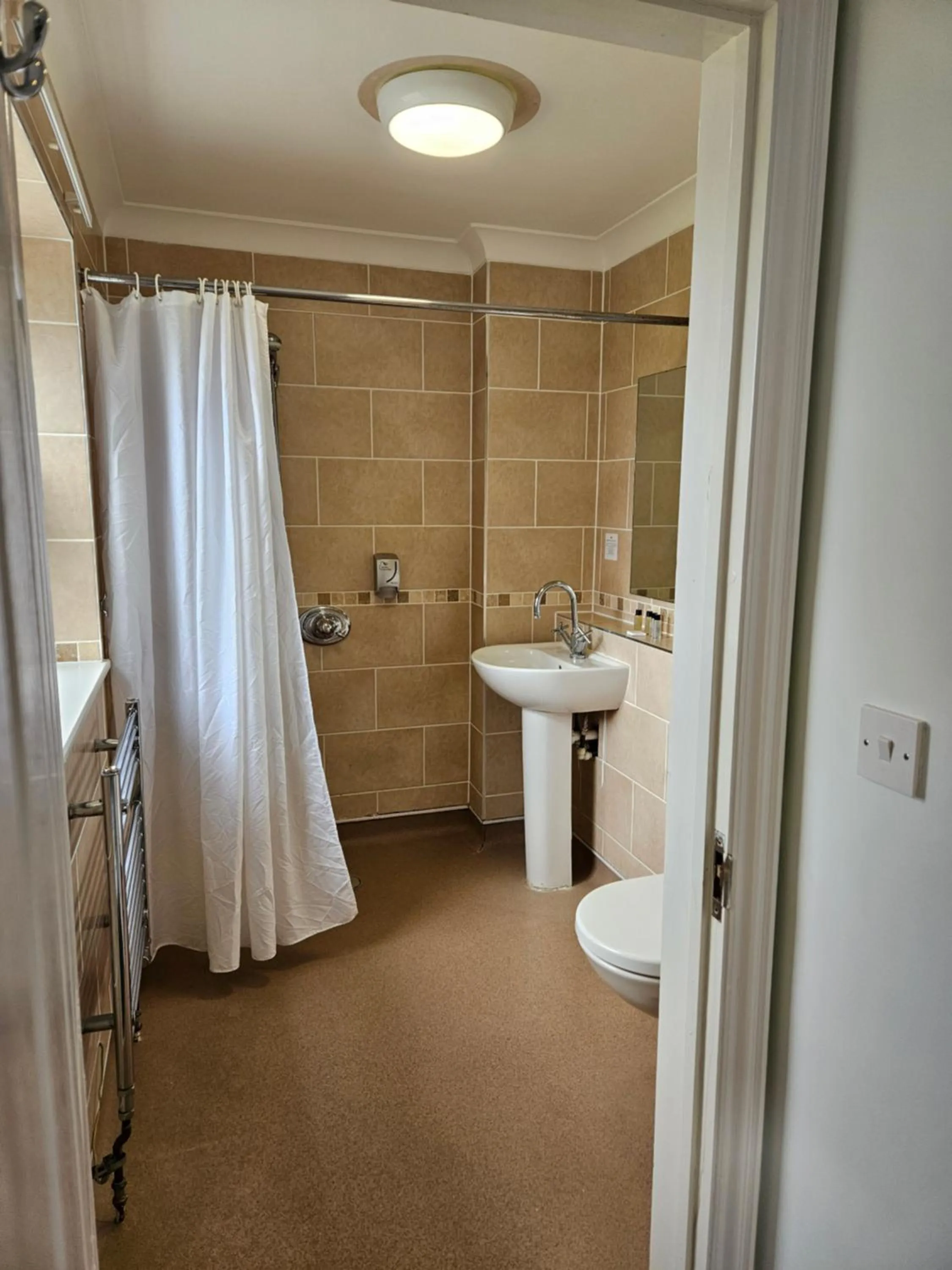 Bathroom in Marsh Farm Hotel