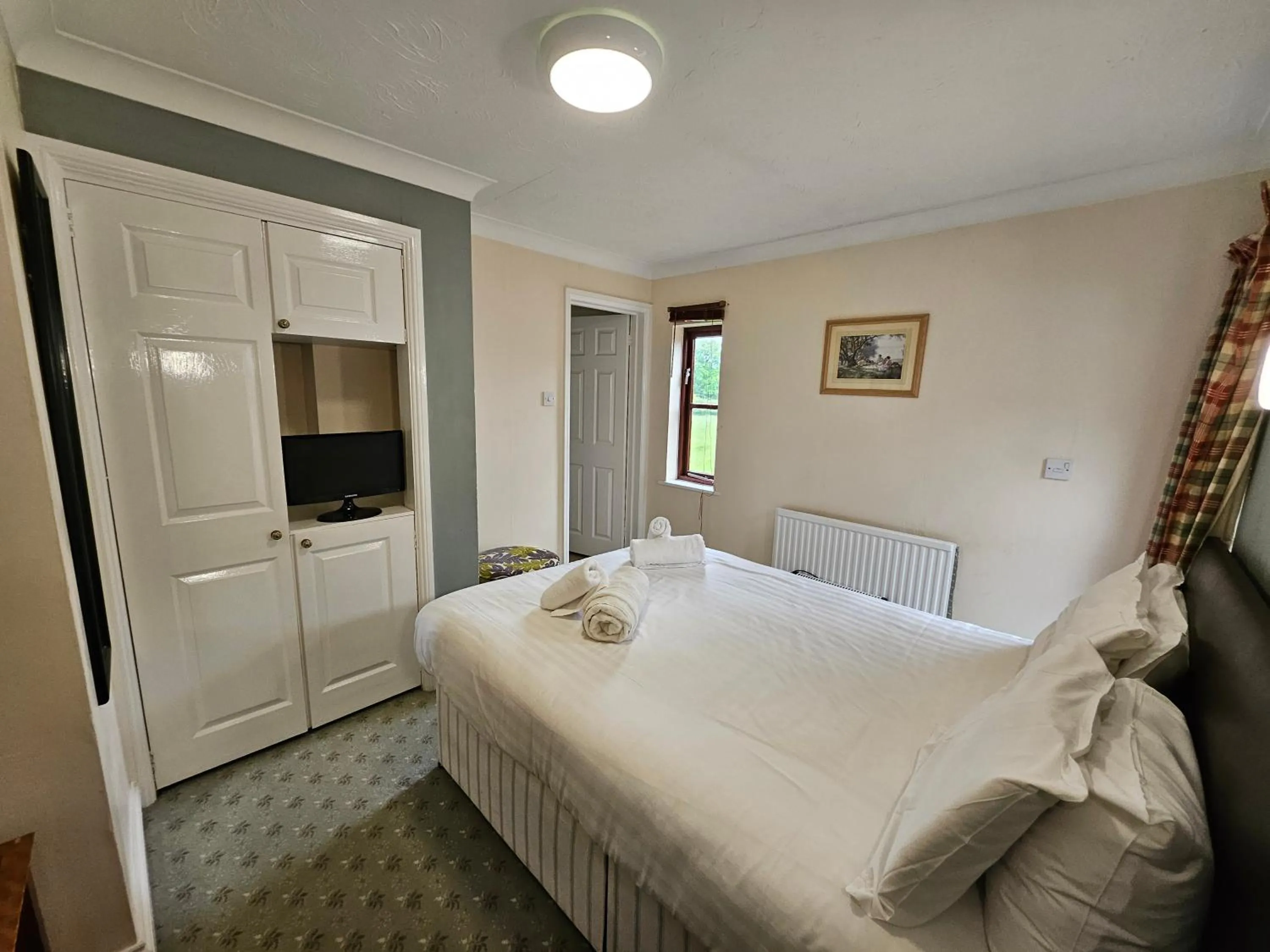 Bedroom, Bed in Marsh Farm Hotel