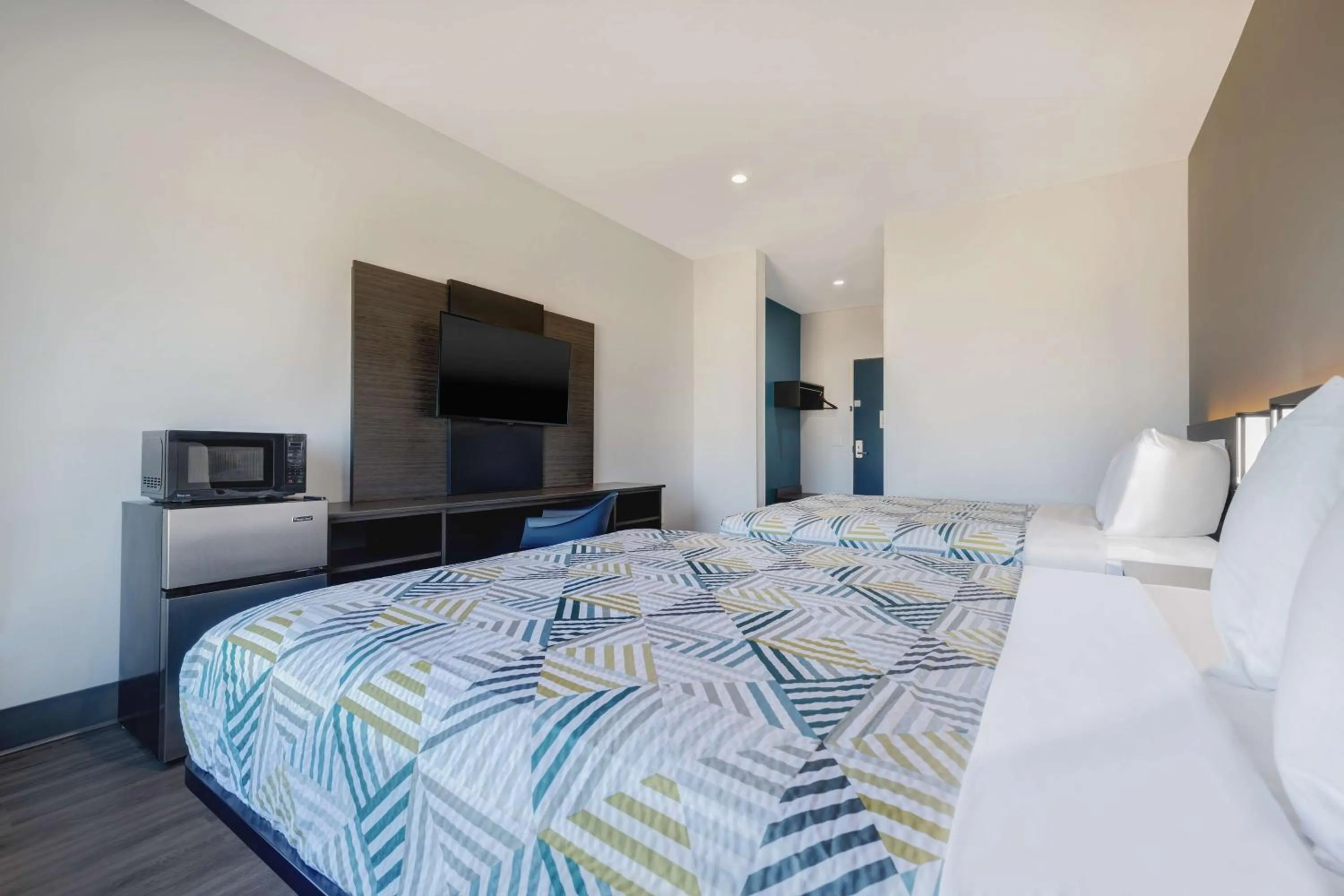 Bedroom, Bed in Motel 6 Dallas, TX Methodist Charlton Medical Ctr