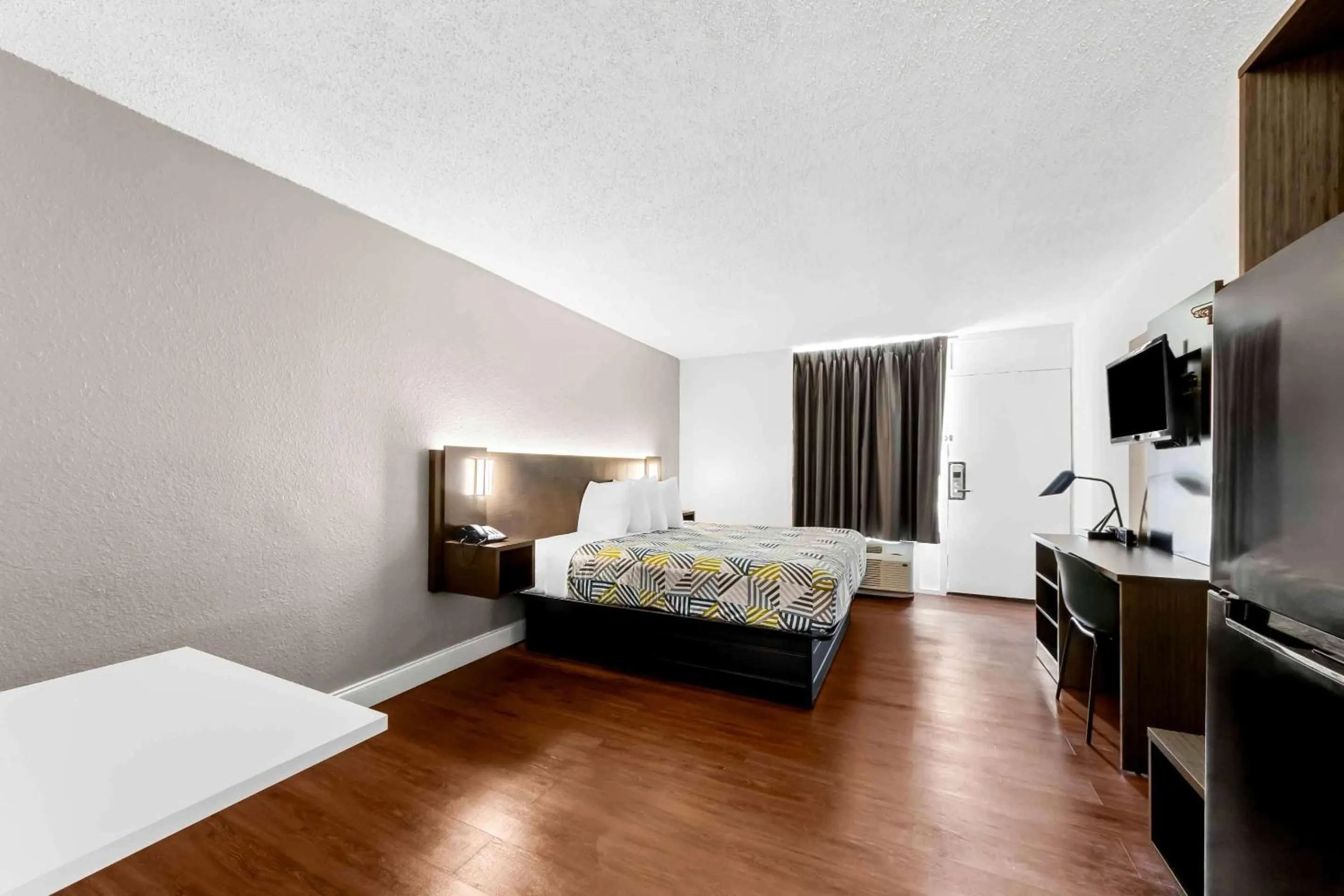 Photo of the whole room, Bed in Studio 6 Port Lavaca, TX