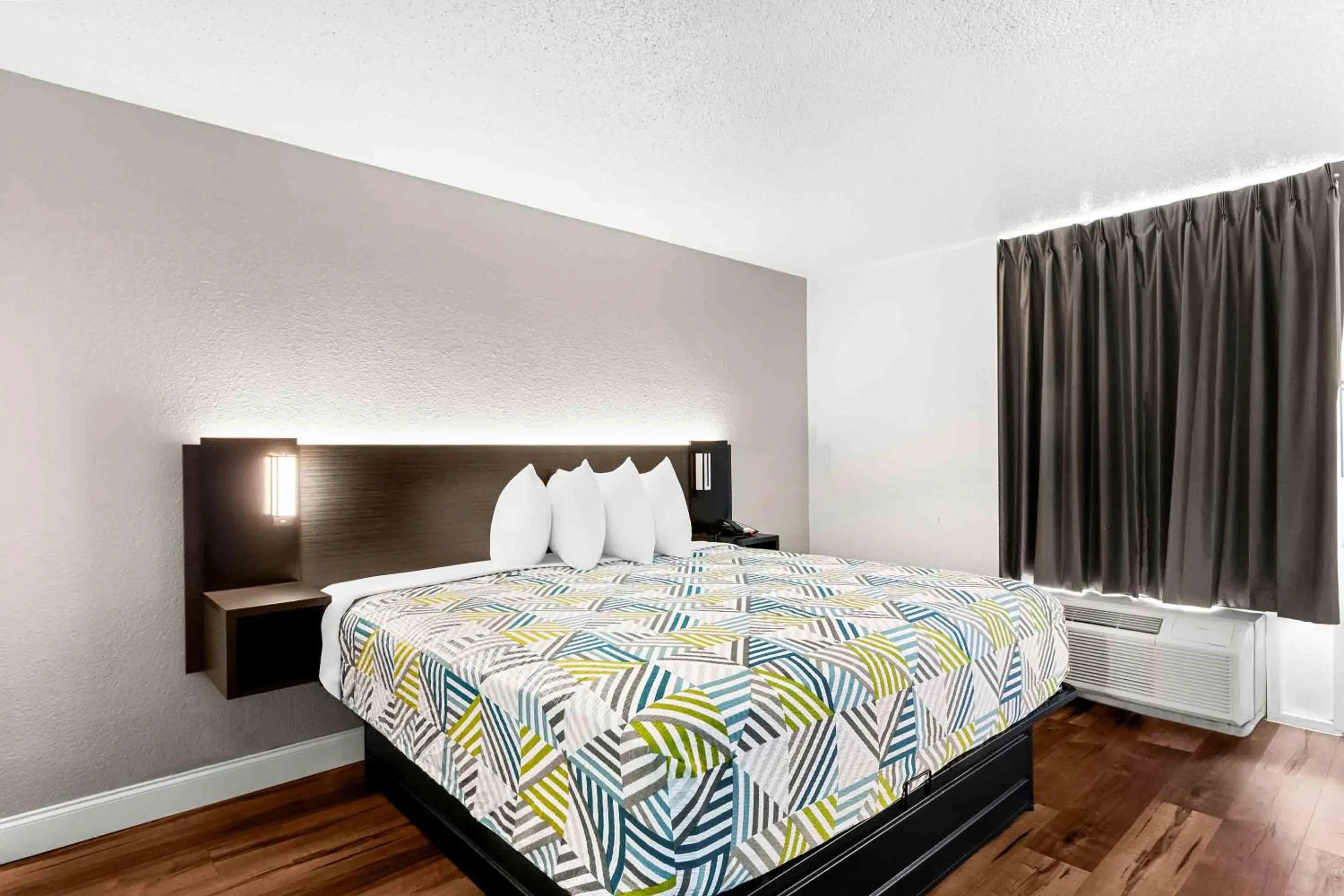 Photo of the whole room, Bed in Studio 6 Port Lavaca, TX