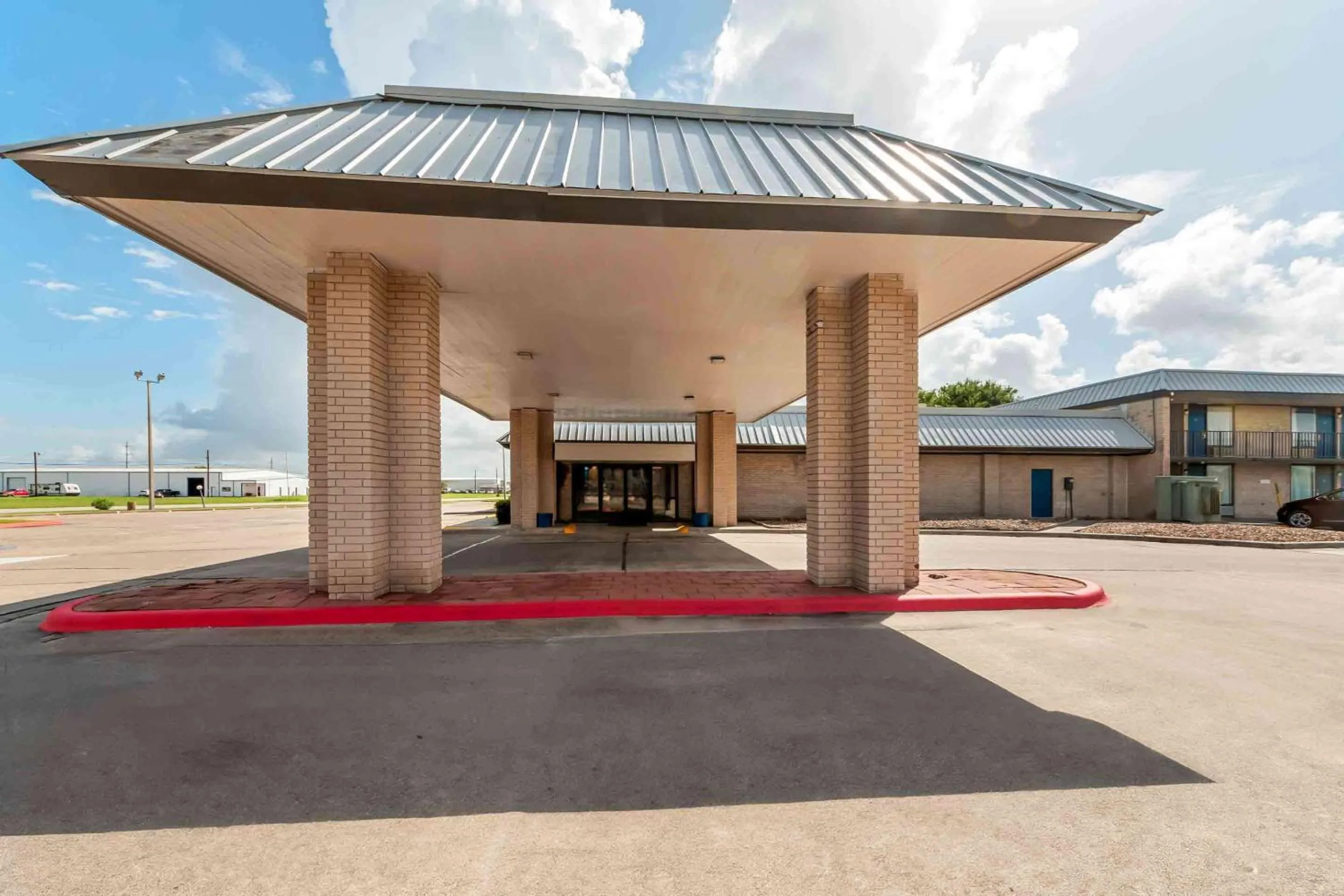Property building in Studio 6 Port Lavaca, TX