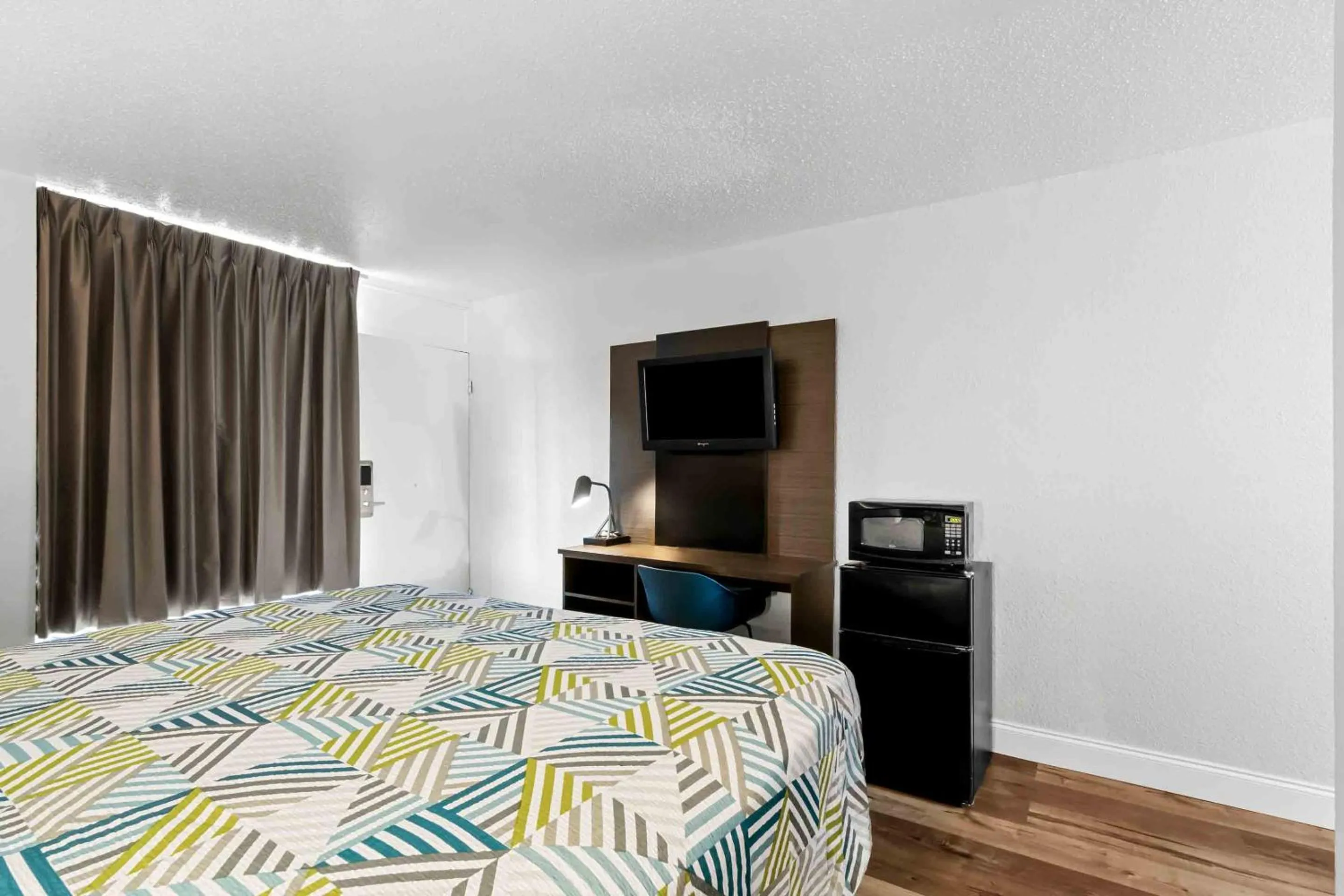 Photo of the whole room, Bed in Studio 6 Port Lavaca, TX