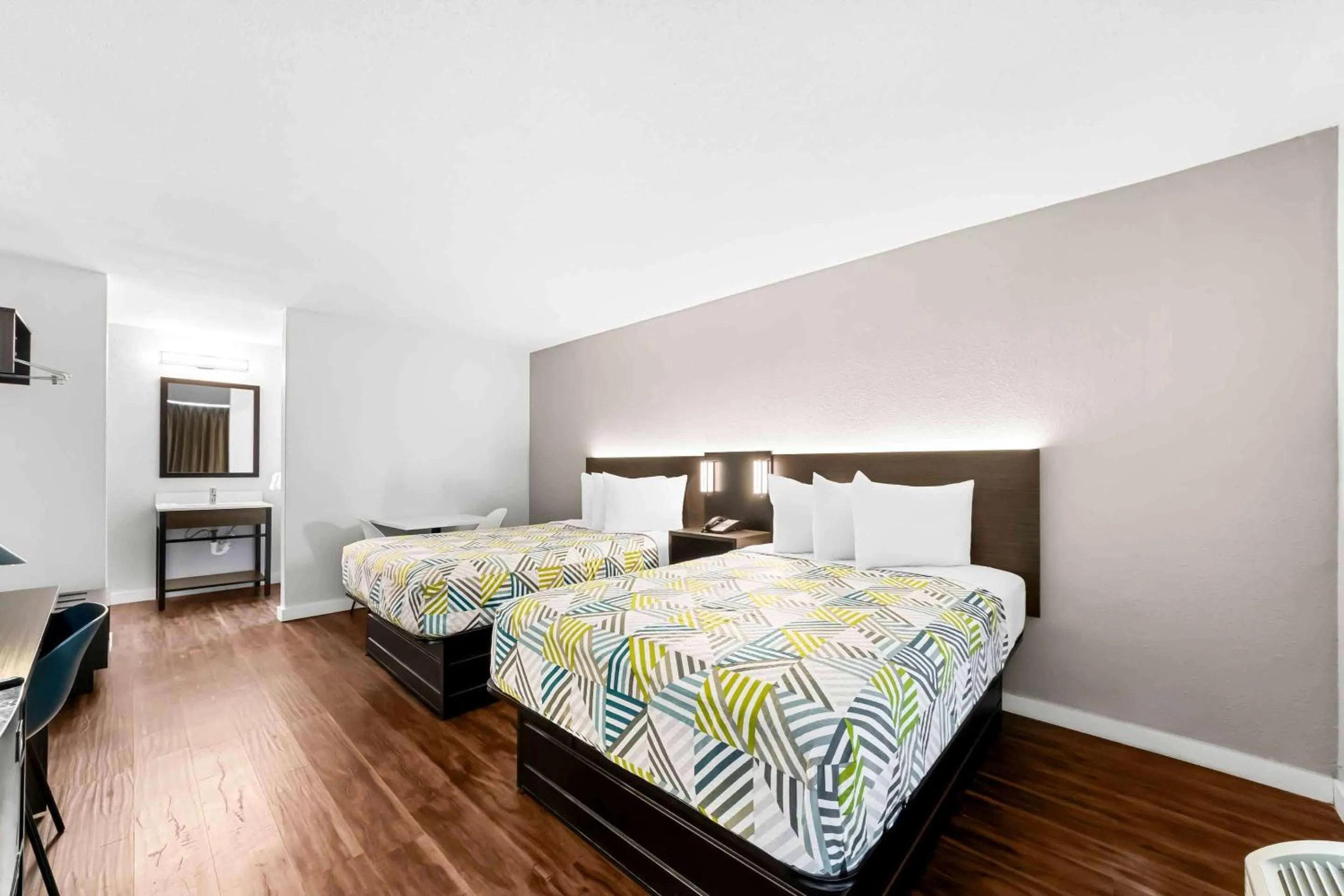 Photo of the whole room, Bed in Studio 6 Port Lavaca, TX