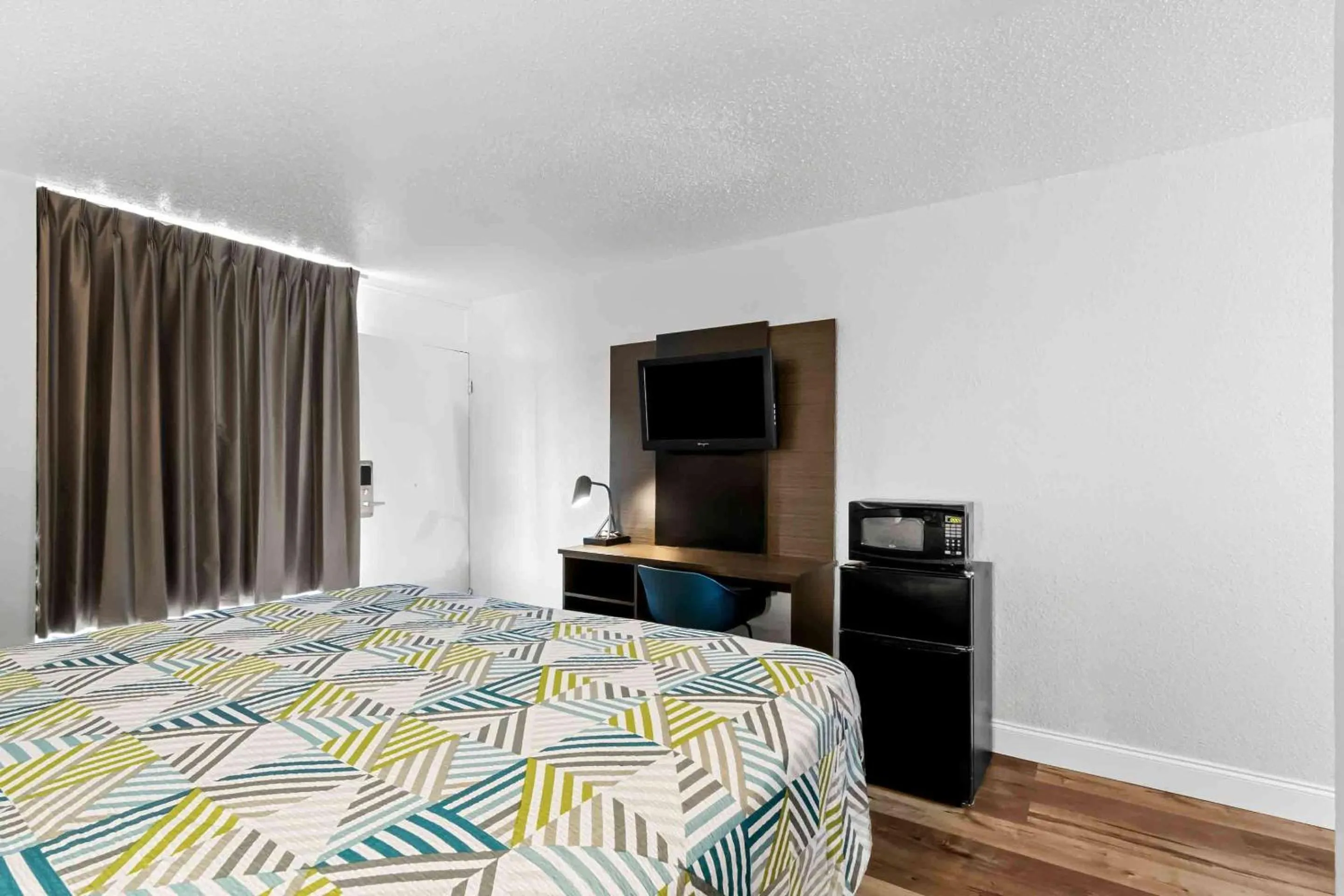 Photo of the whole room, Bed in Studio 6 Port Lavaca, TX