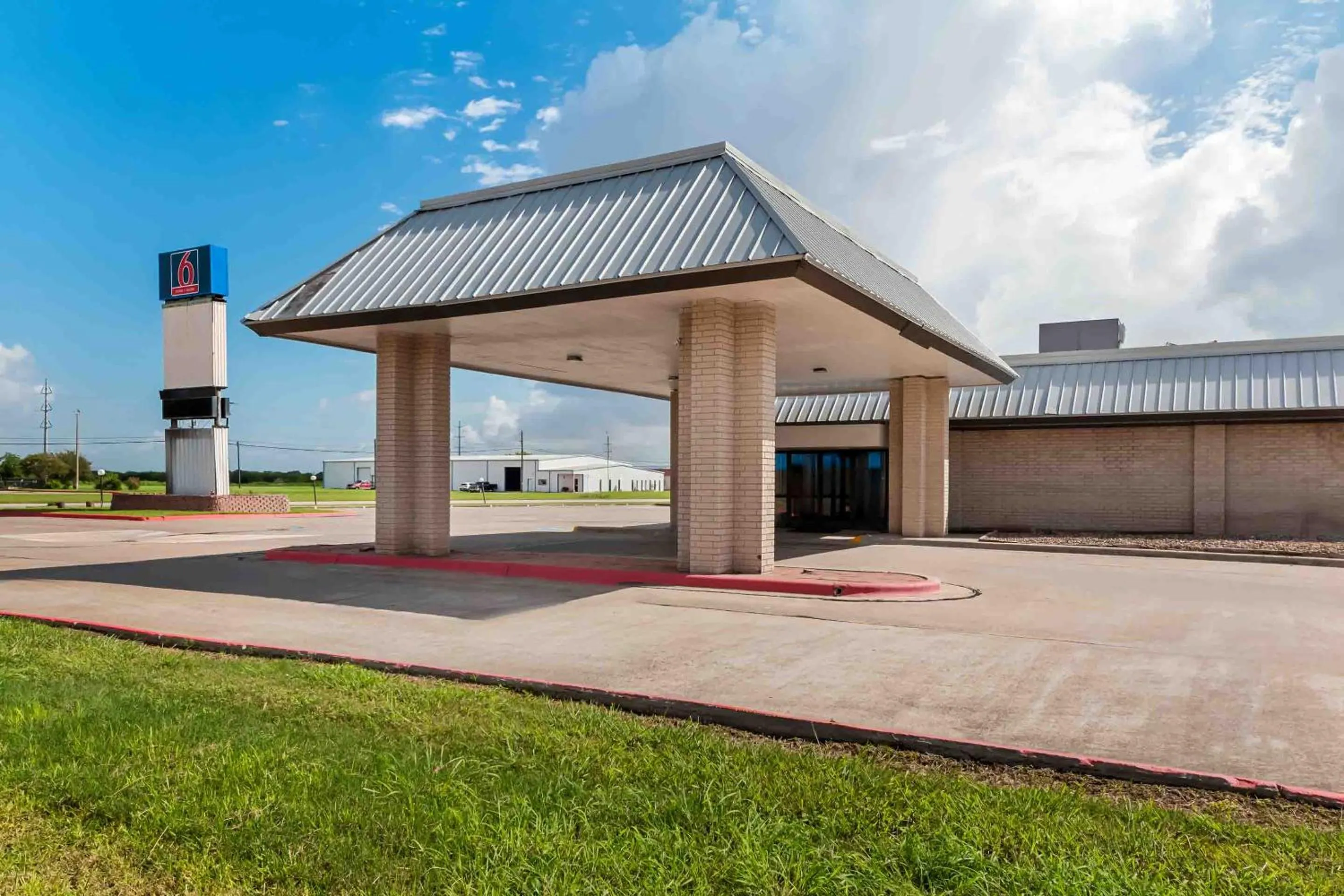 Property building in Studio 6 Port Lavaca, TX