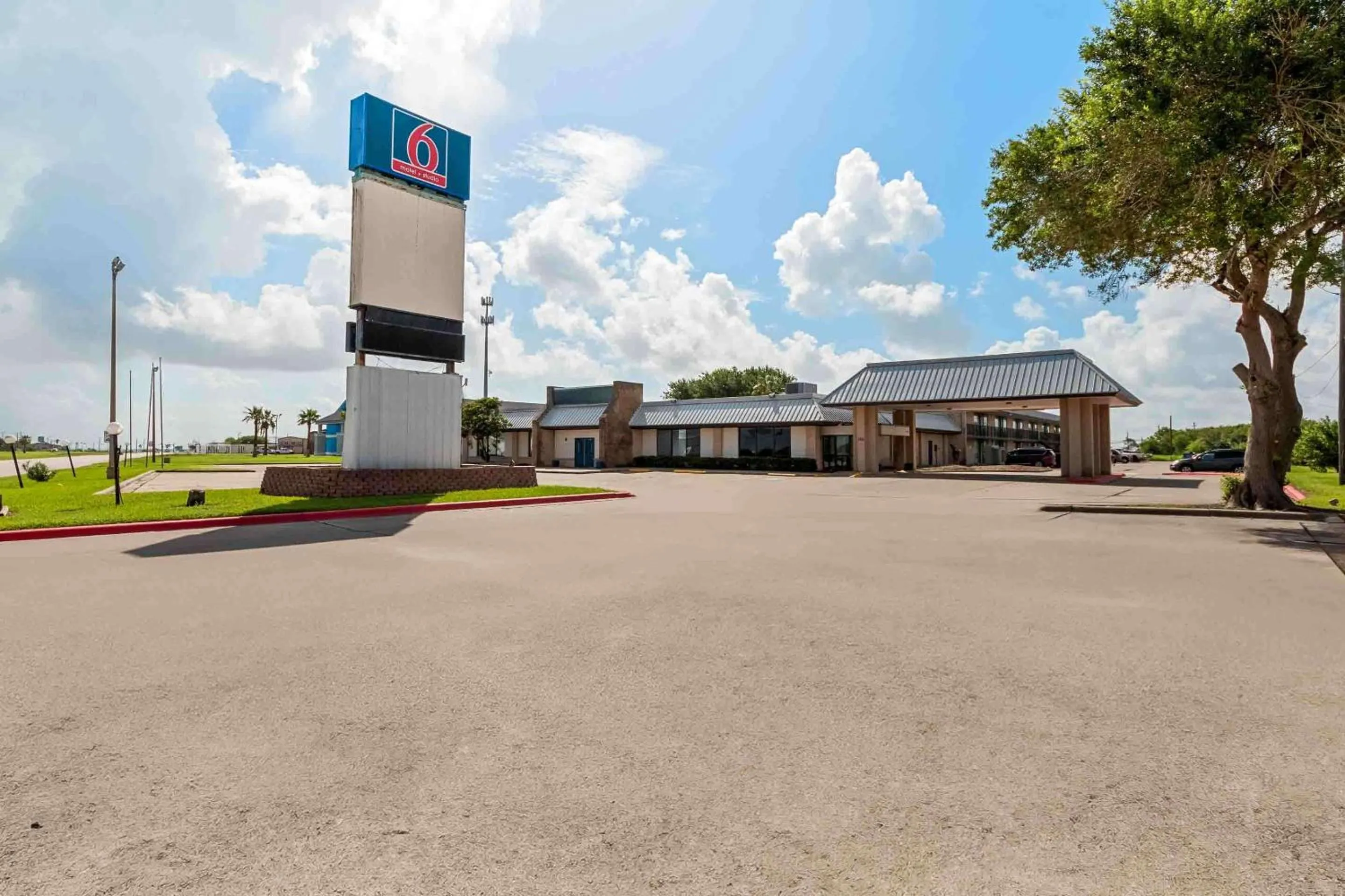 Property building in Studio 6 Port Lavaca, TX