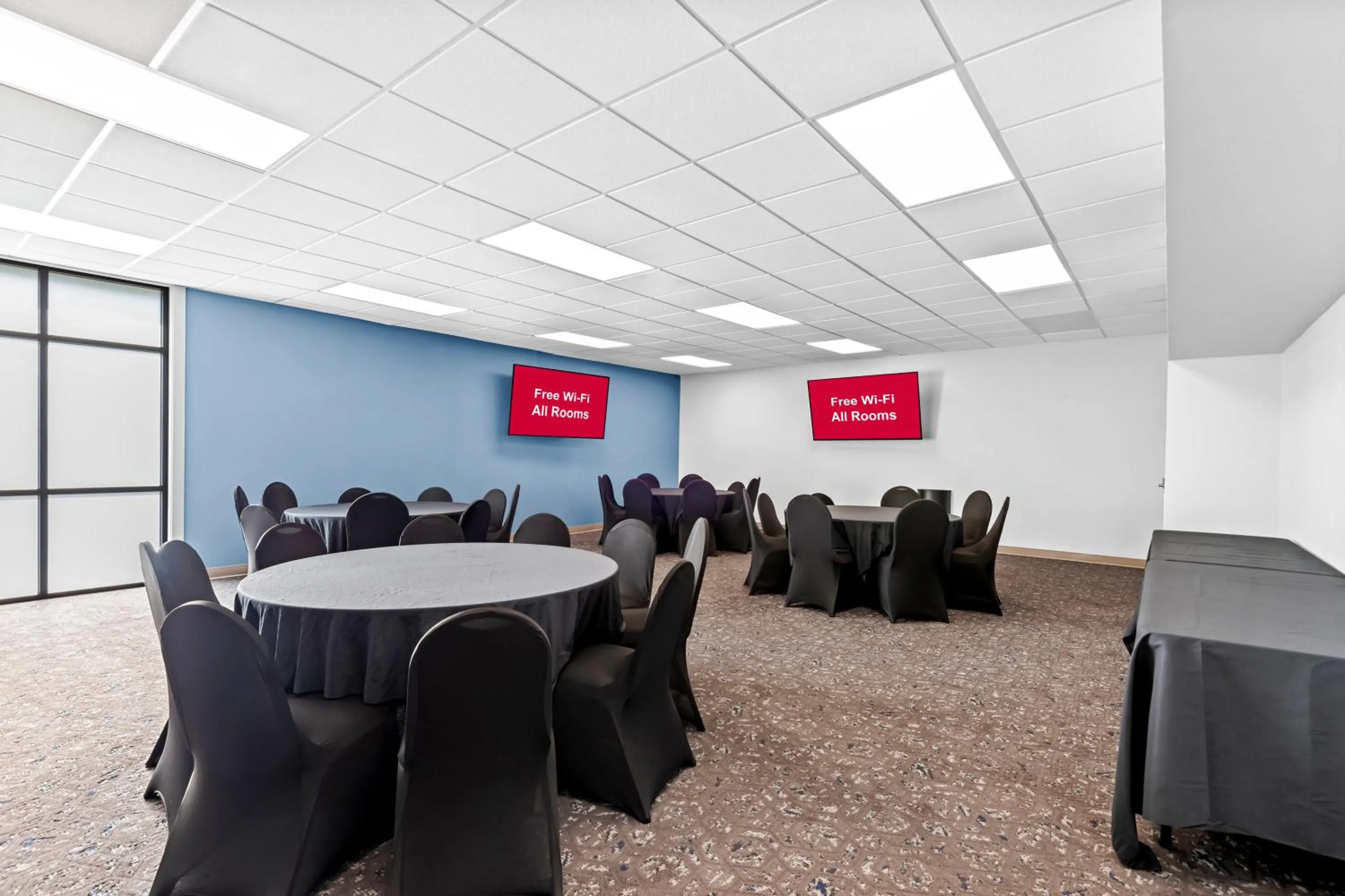 Meeting/conference room in HomeTowne Studios by Red Roof & Conference Center Cortland