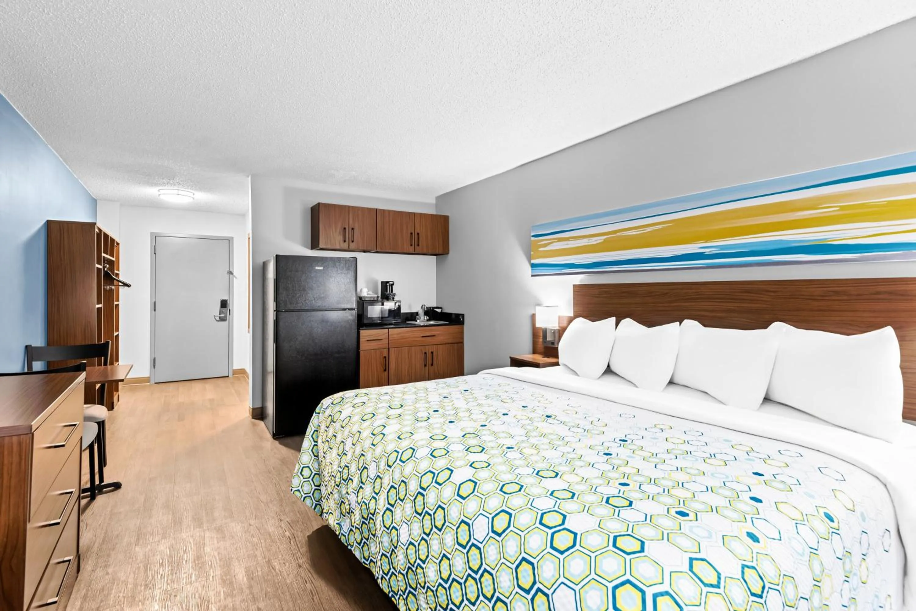 Photo of the whole room, Bed in HomeTowne Studios by Red Roof & Conference Center Cortland