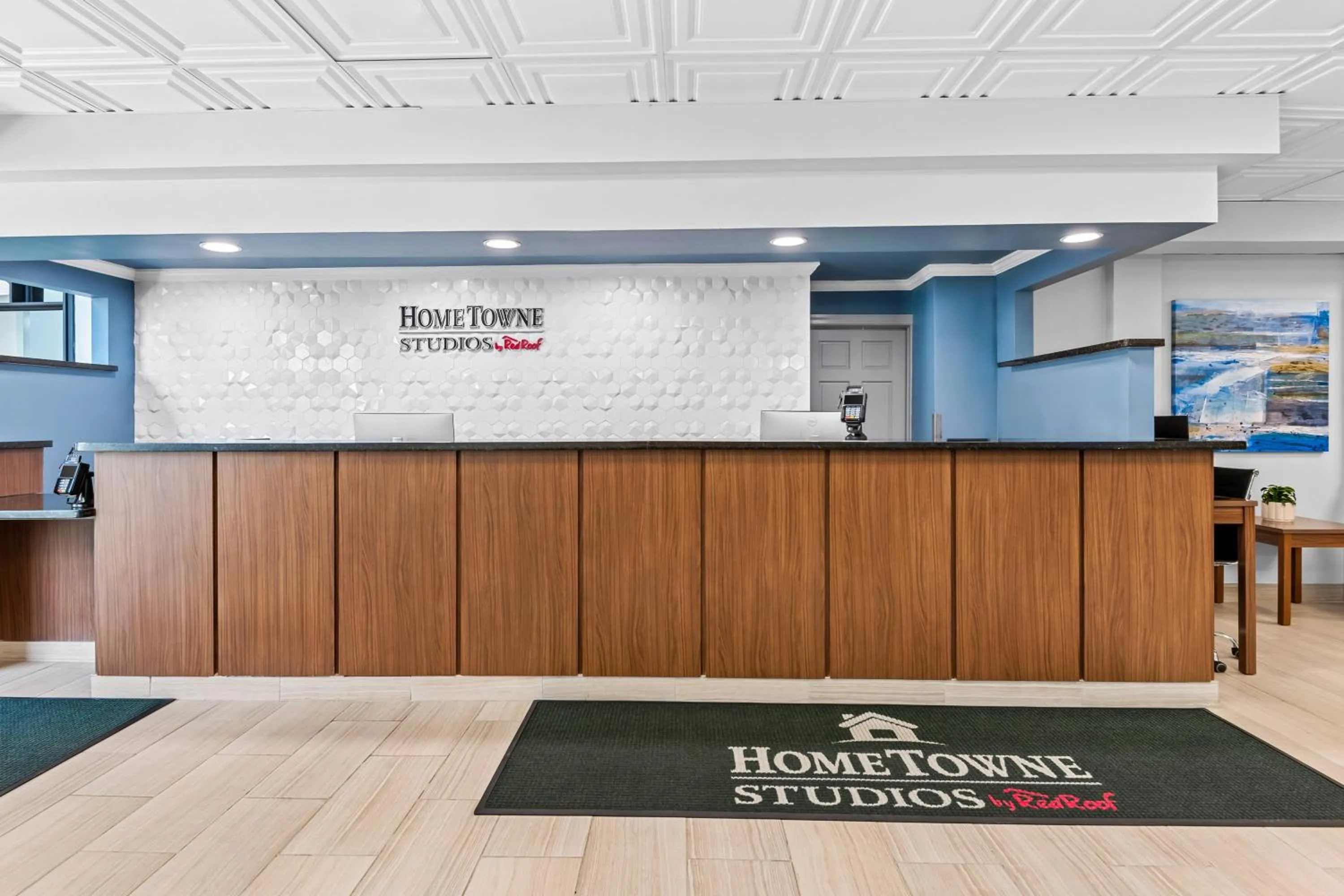 Lobby or reception in HomeTowne Studios by Red Roof & Conference Center Cortland