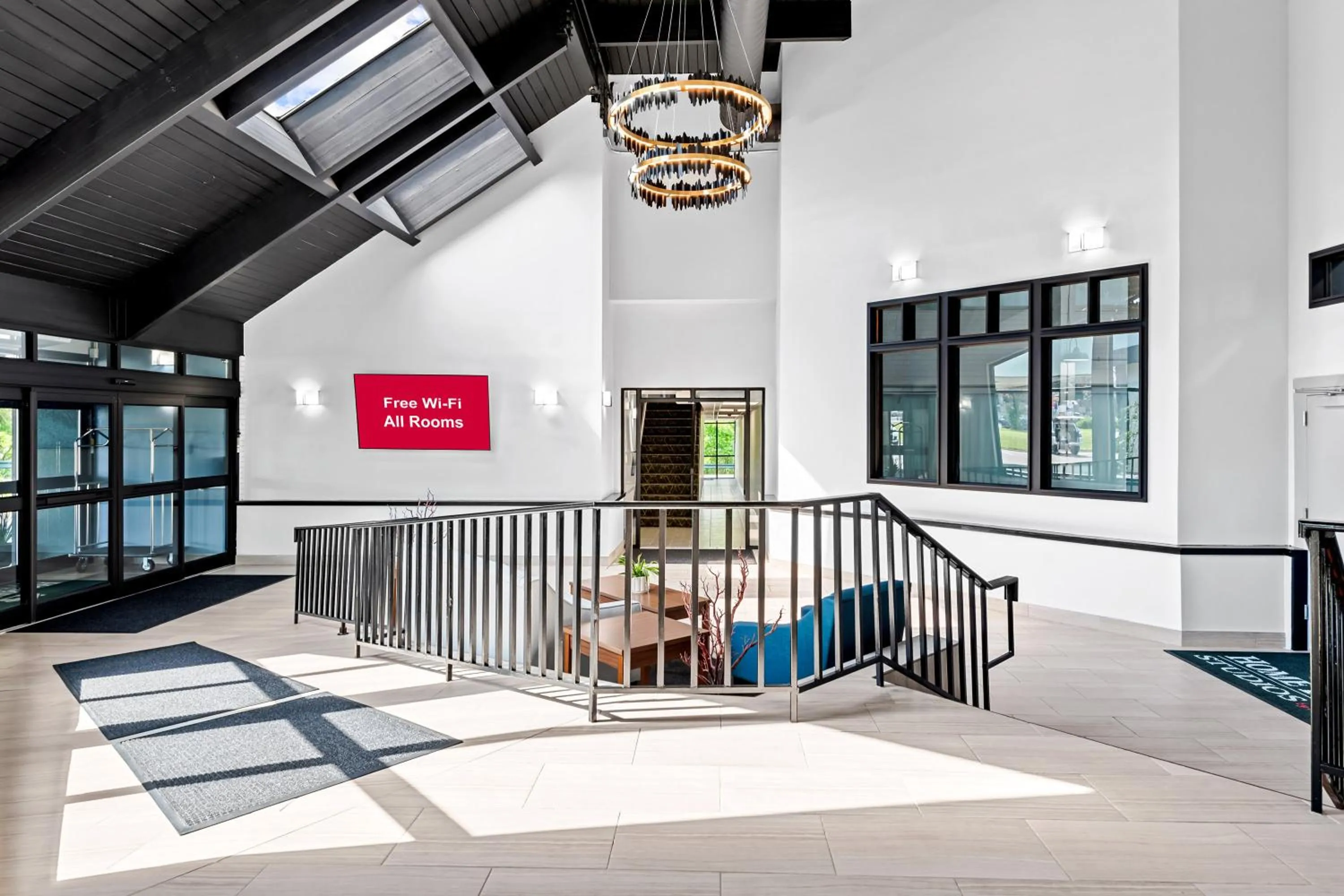 Lobby or reception in HomeTowne Studios by Red Roof & Conference Center Cortland