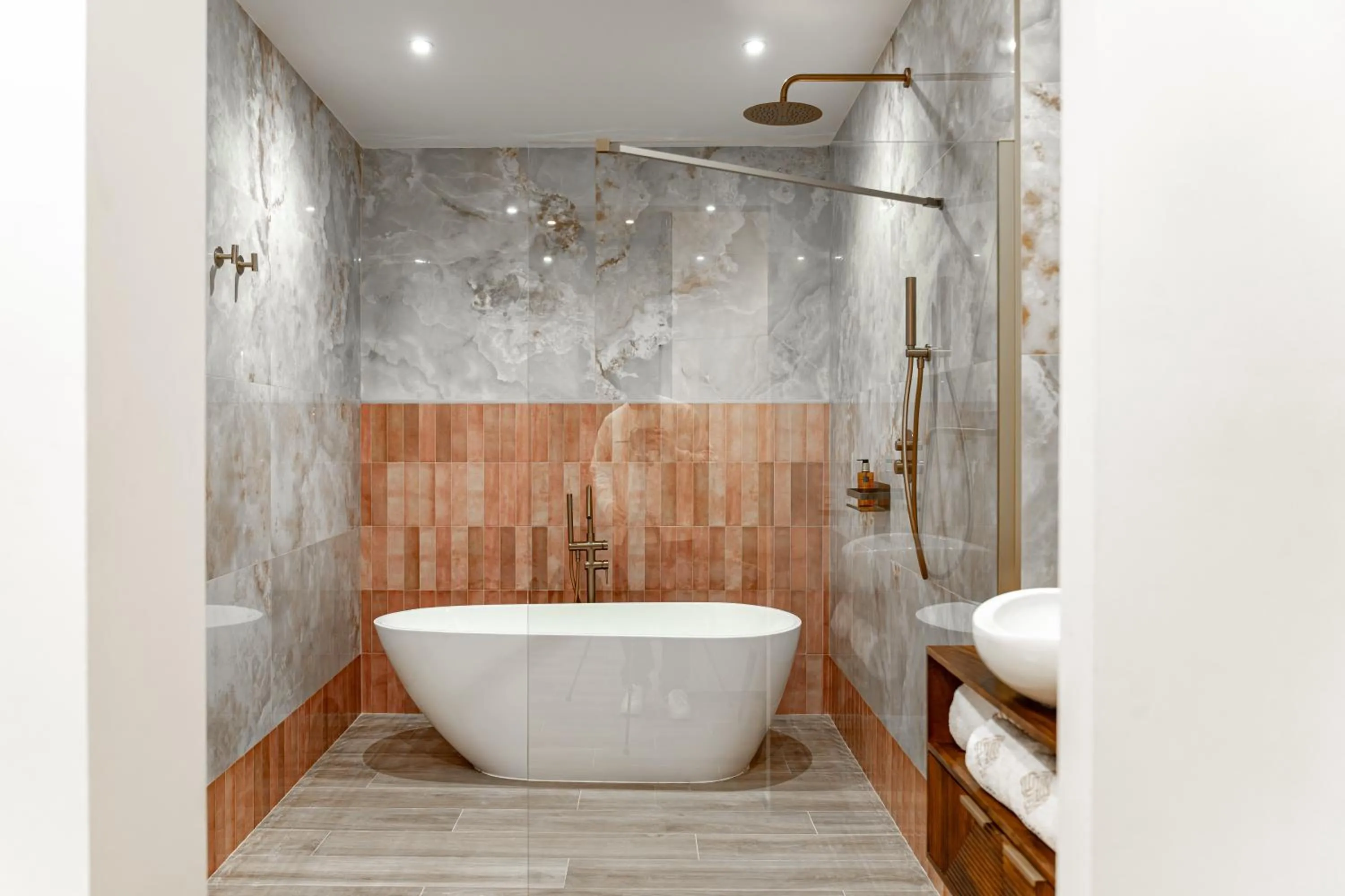 Shower in Bubaqia House - Suites Boutique