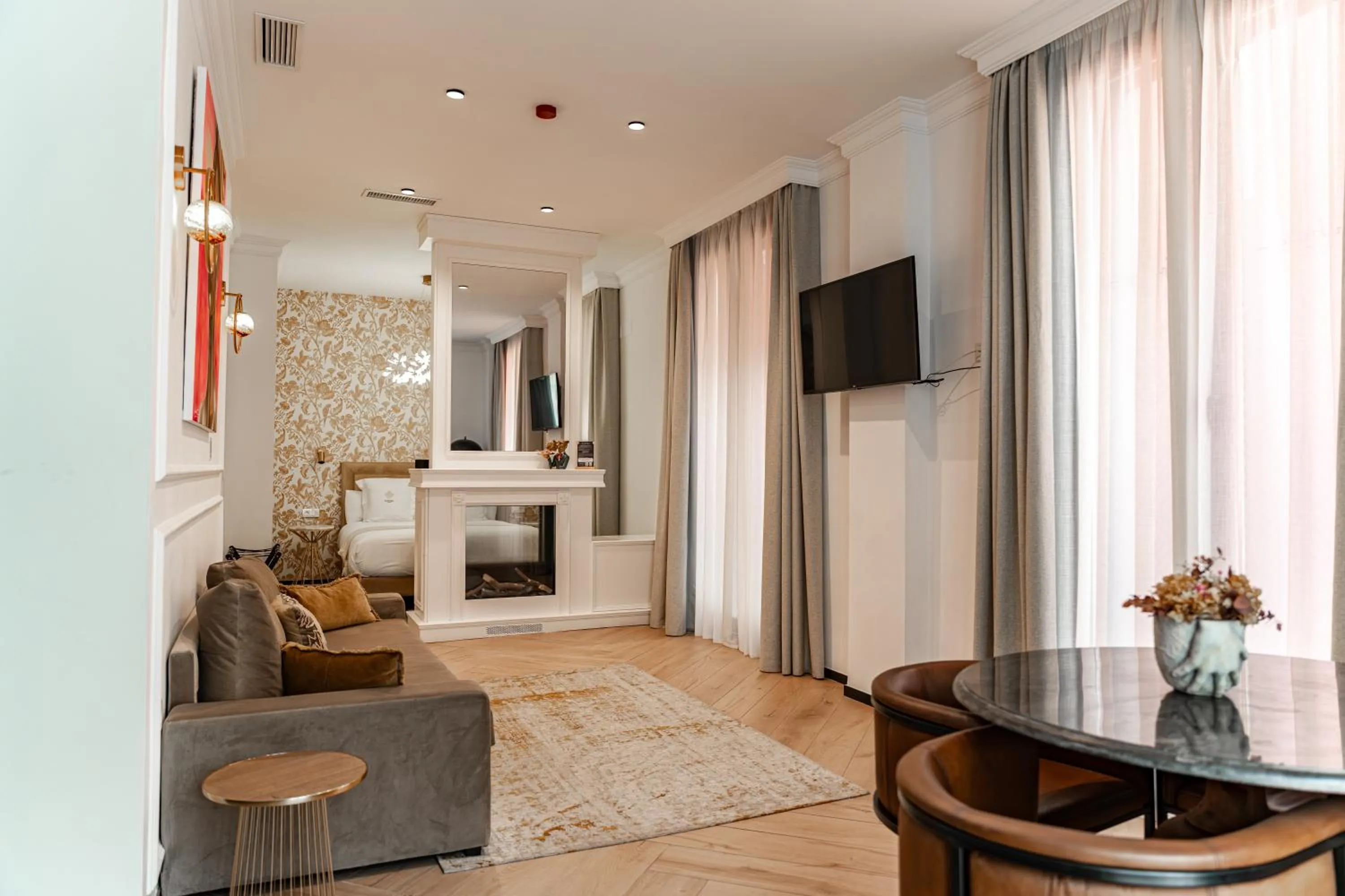 TV and multimedia in Bubaqia House - Suites Boutique