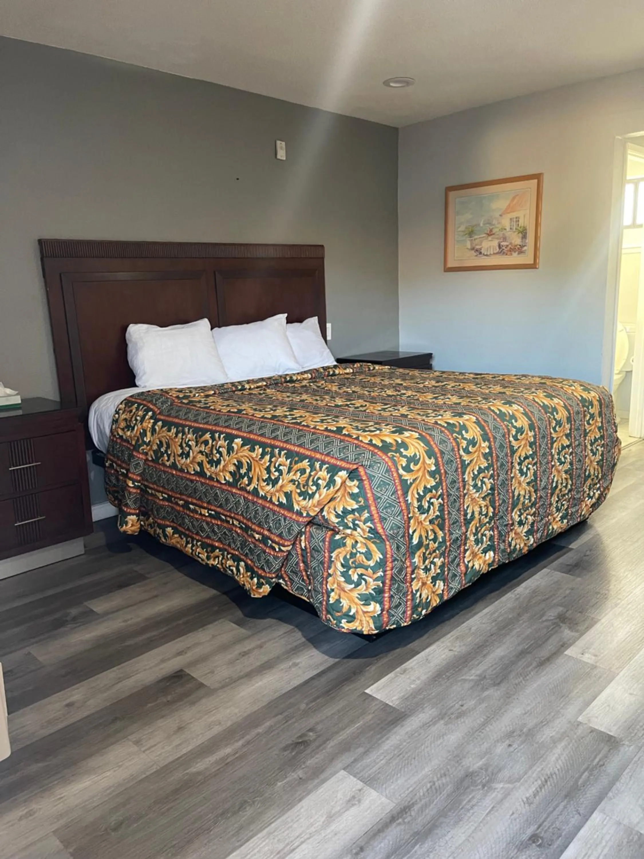 Bed in San Jacinto Inn