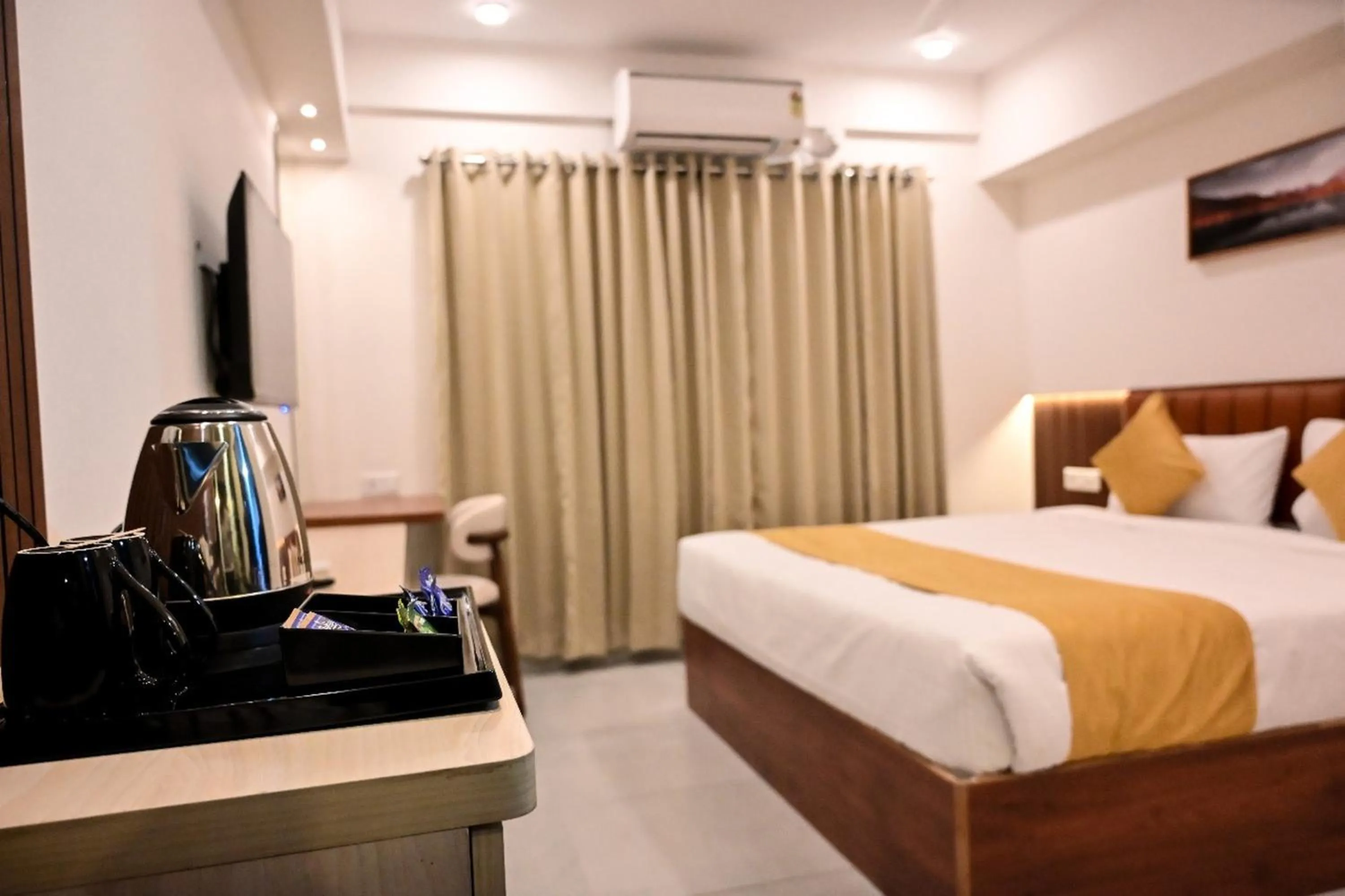 Bedroom, Bed in The Heartland Business Hotel