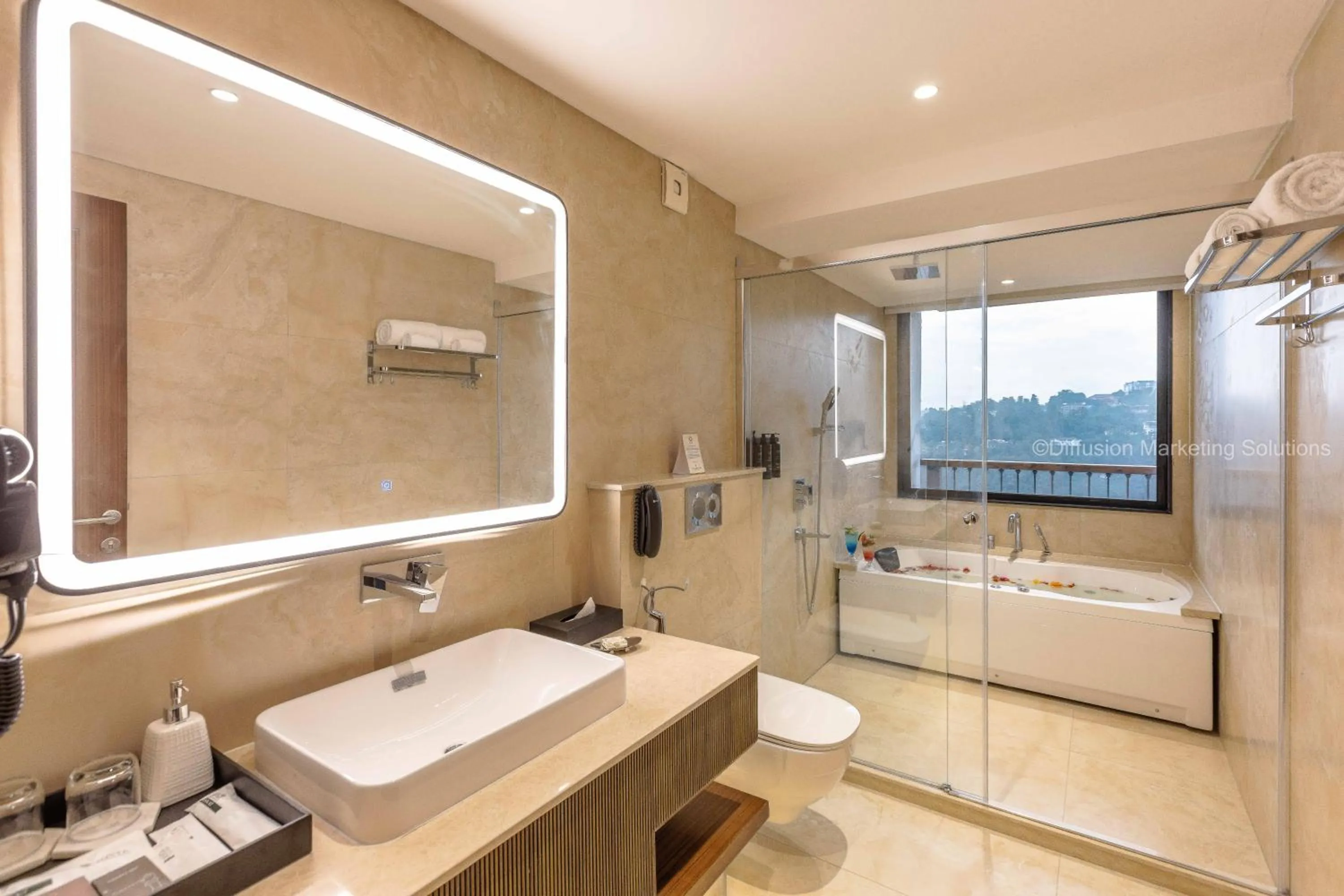 Shower in juSTa Hollow Oak, Mussoorie