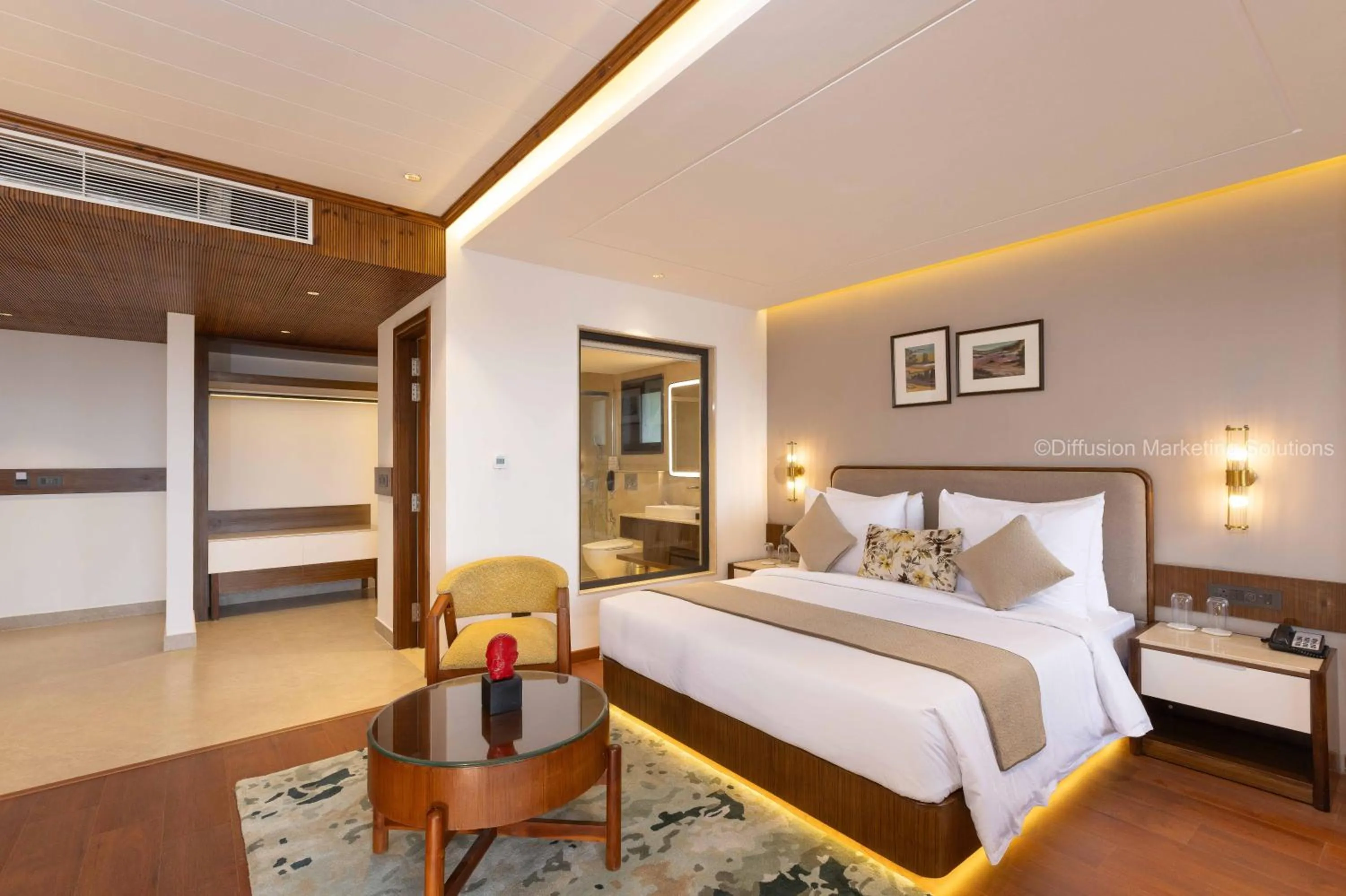 Bedroom, Bed in juSTa Hollow Oak, Mussoorie