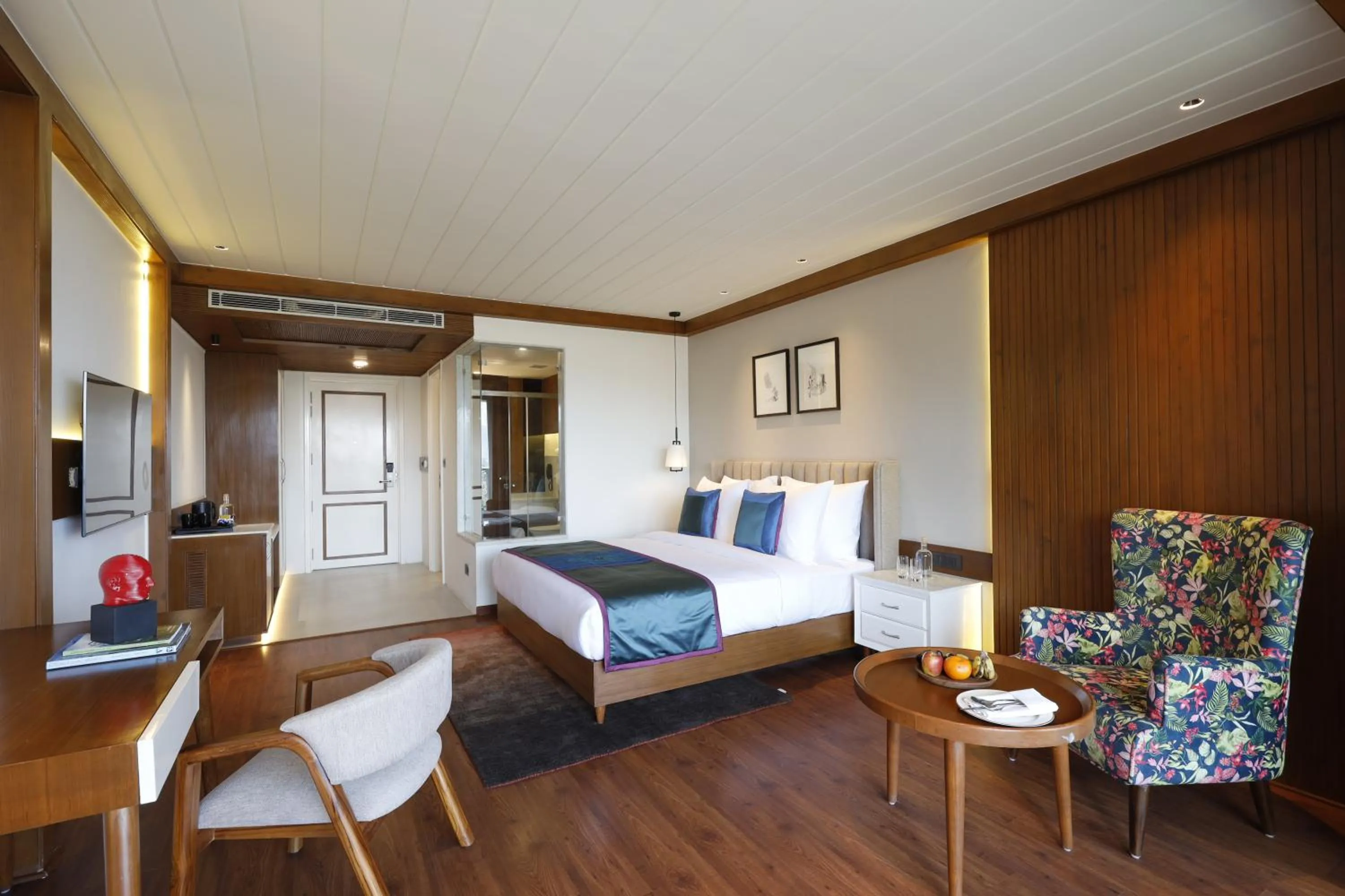 Bedroom, Bed in juSTa Hollow Oak, Mussoorie