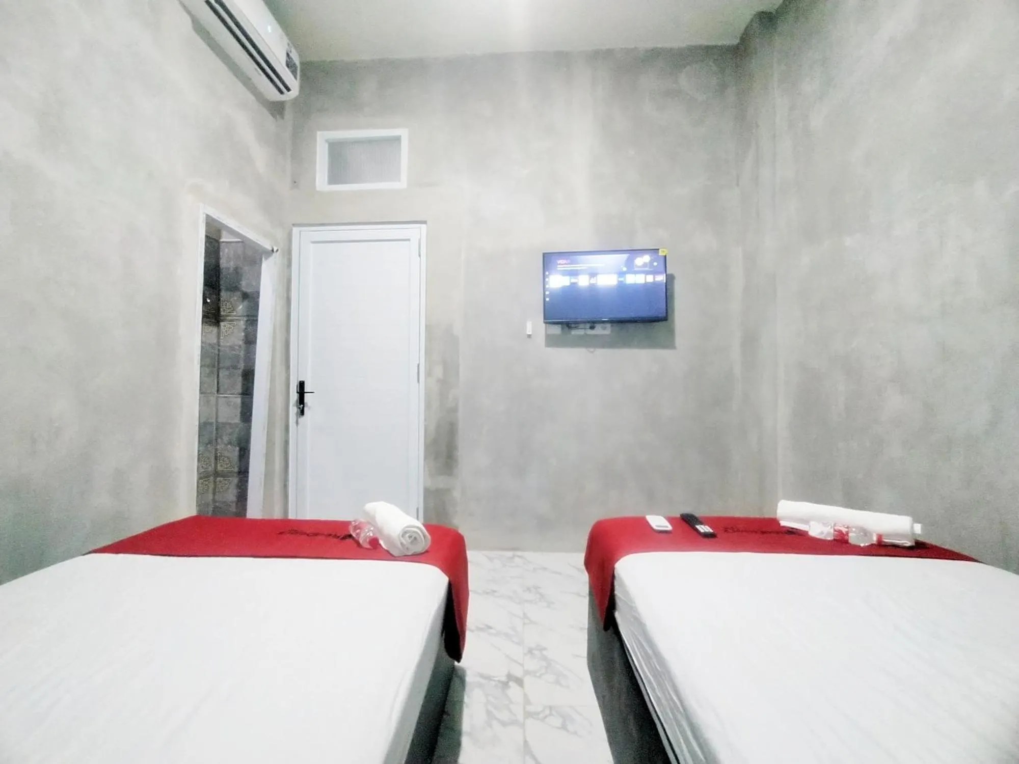 Bed in RedDoorz Syariah near Exit Tol Bojong Pekalongan