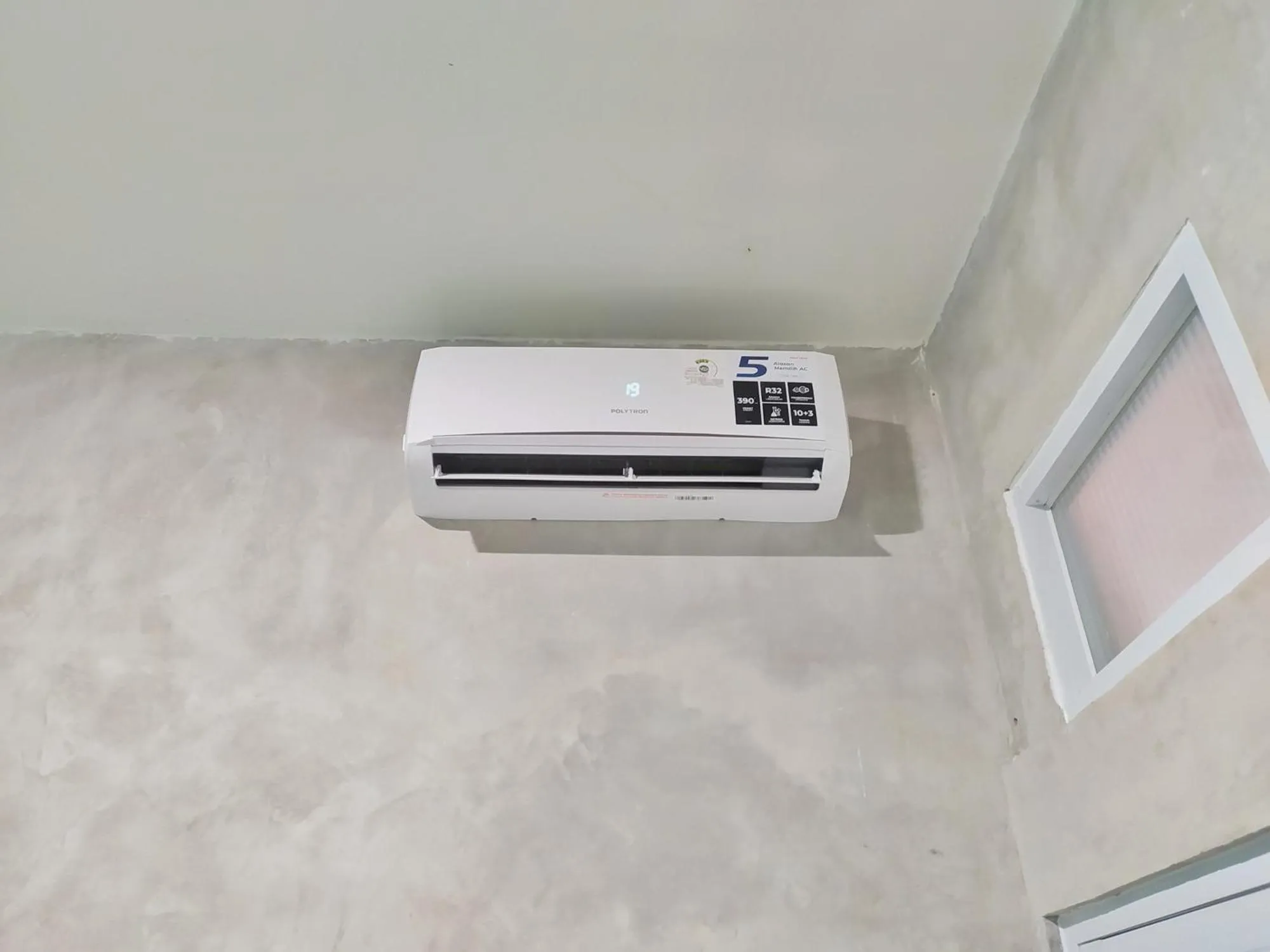 air conditioner in RedDoorz Syariah near Exit Tol Bojong Pekalongan