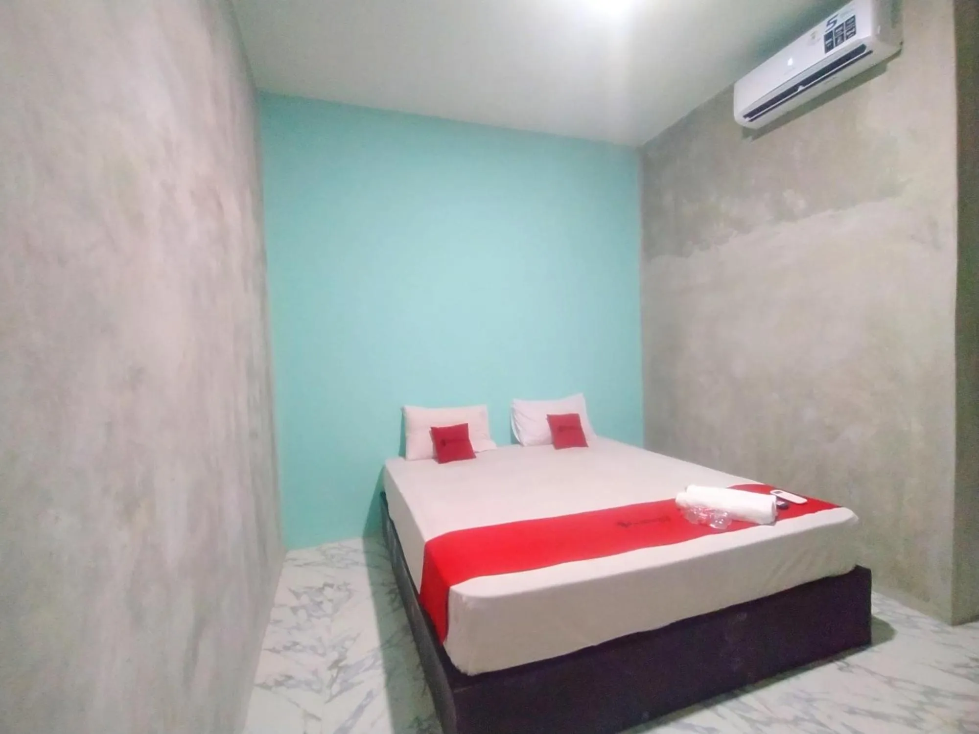 Bed in RedDoorz Syariah near Exit Tol Bojong Pekalongan