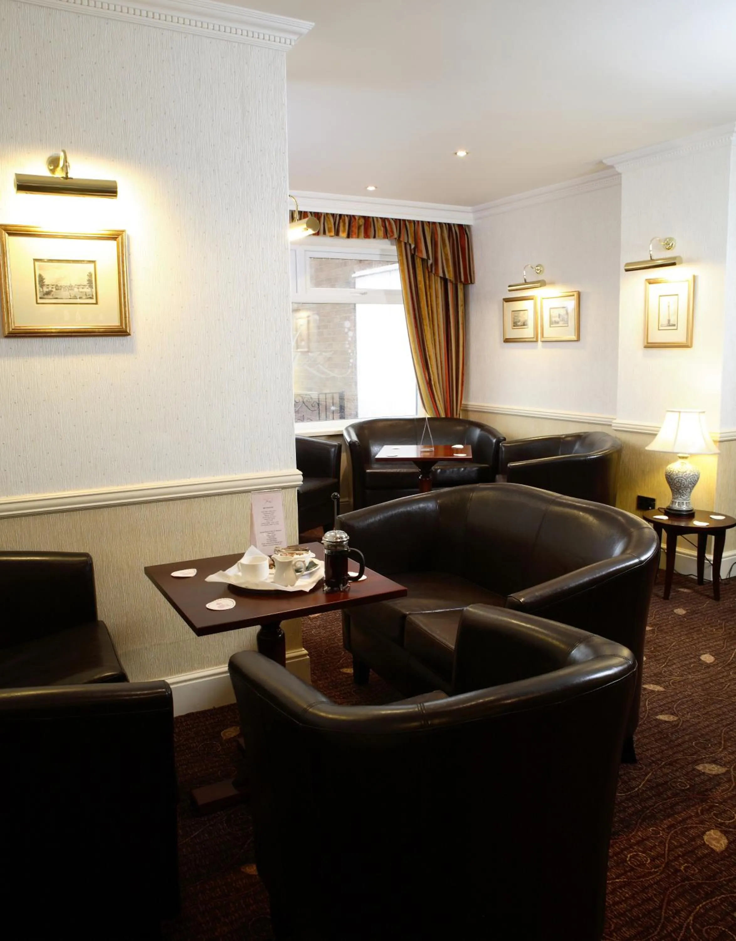 Restaurant/places to eat in Imperial Hotel