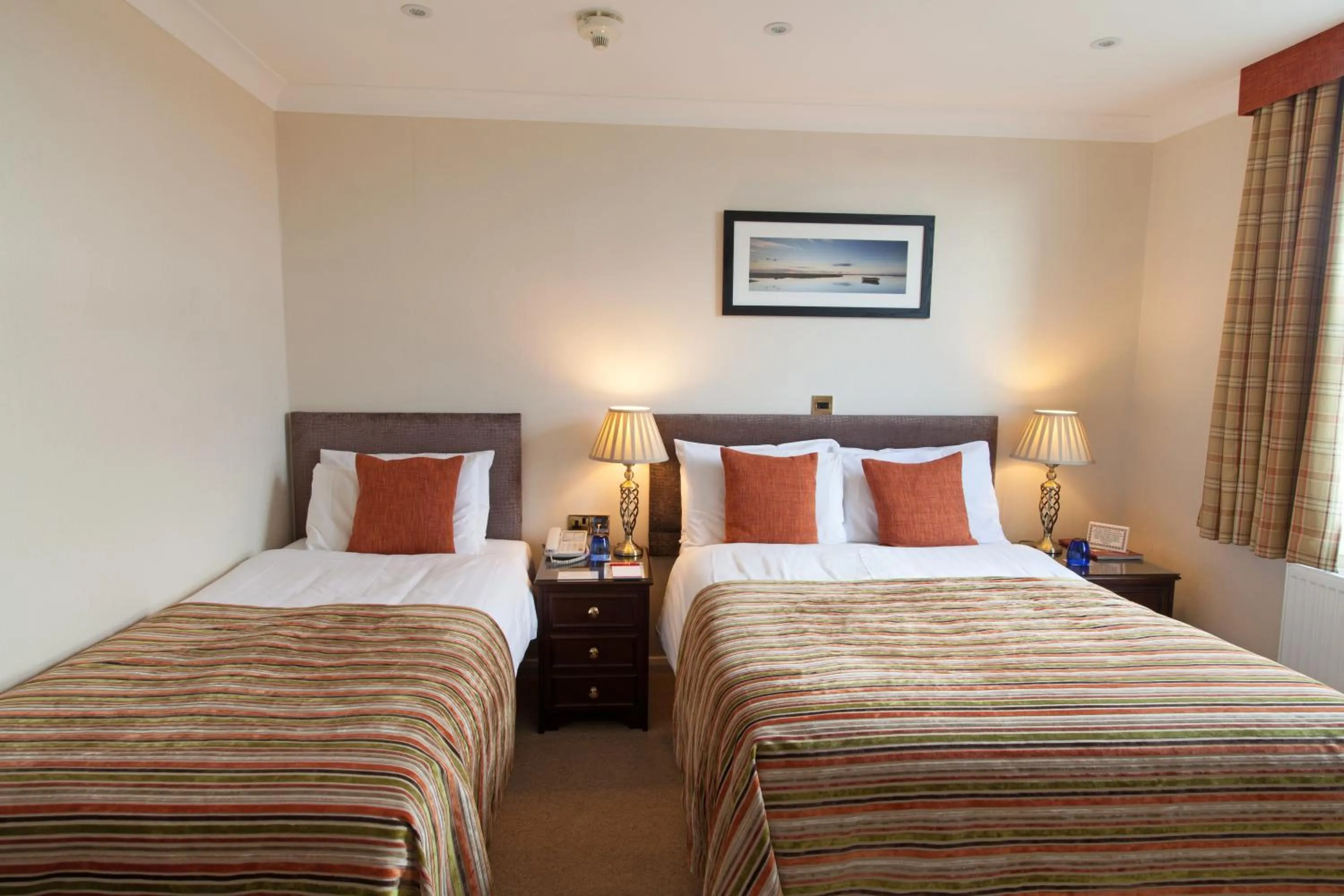 Shower, Bed in Imperial Hotel