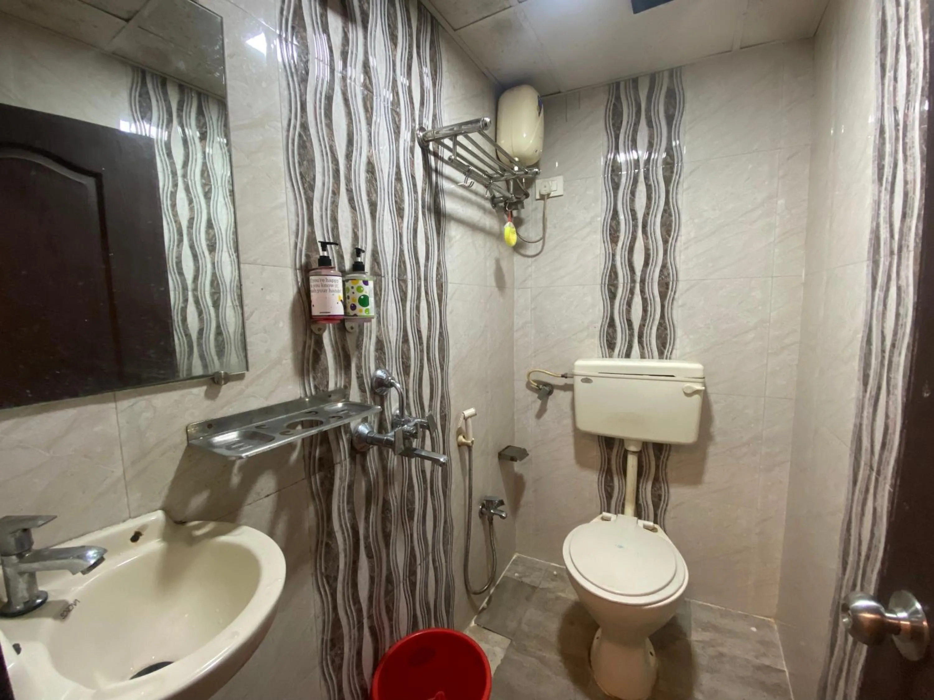 Shower in Hotel Royal Grand - Near Mumbai International Airport