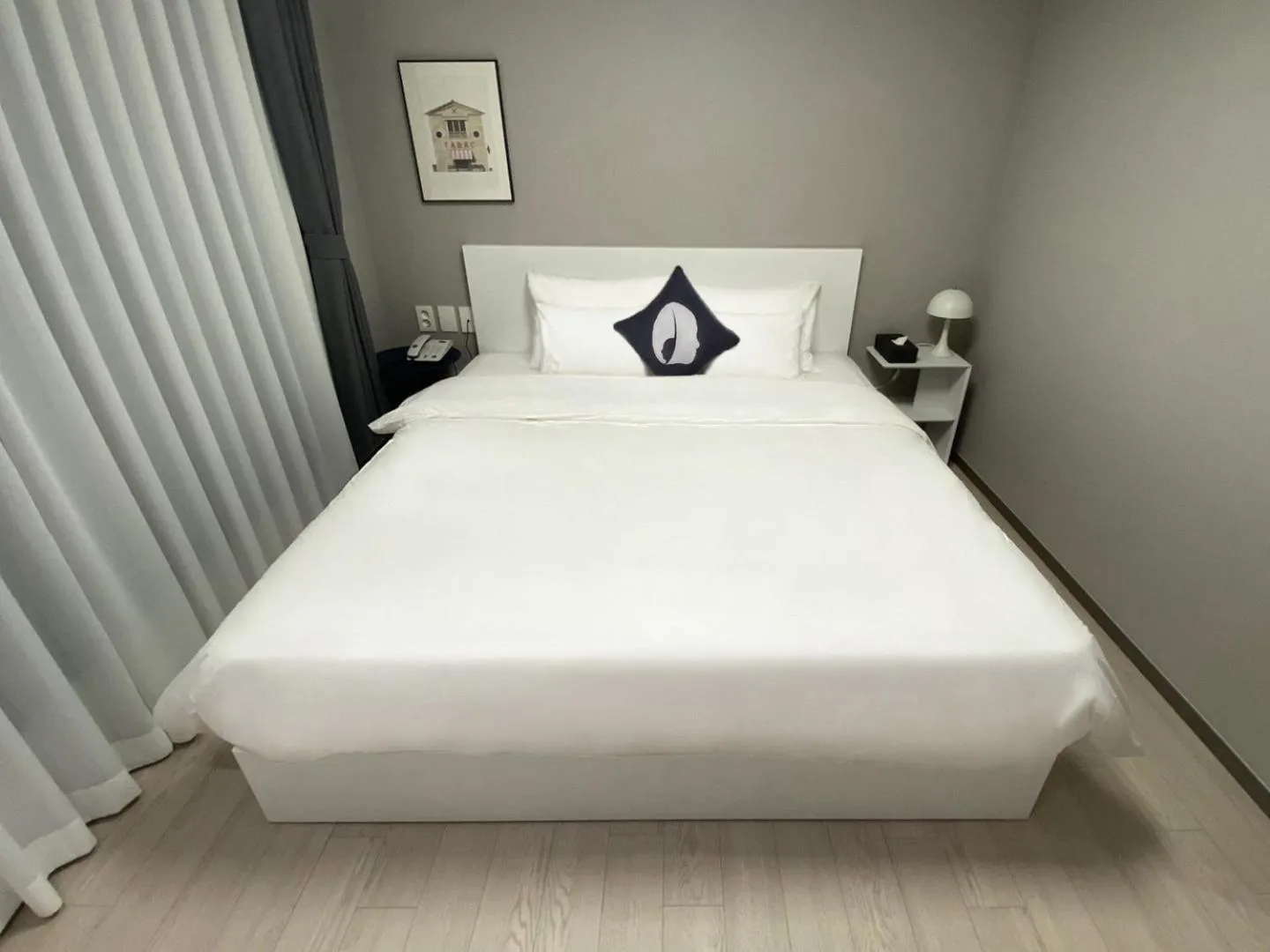 Bed in HOTEL THE DESIGNERS LYJ SUITE YEOKSAM