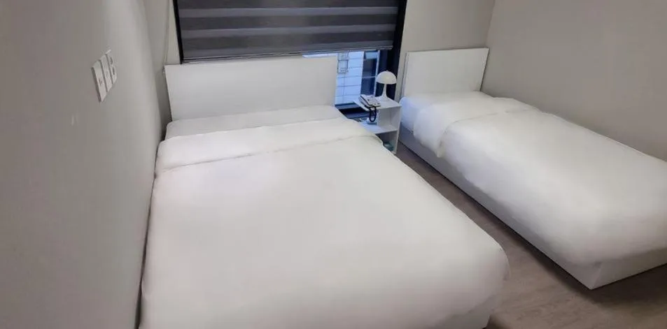 Bed in HOTEL THE DESIGNERS LYJ SUITE YEOKSAM