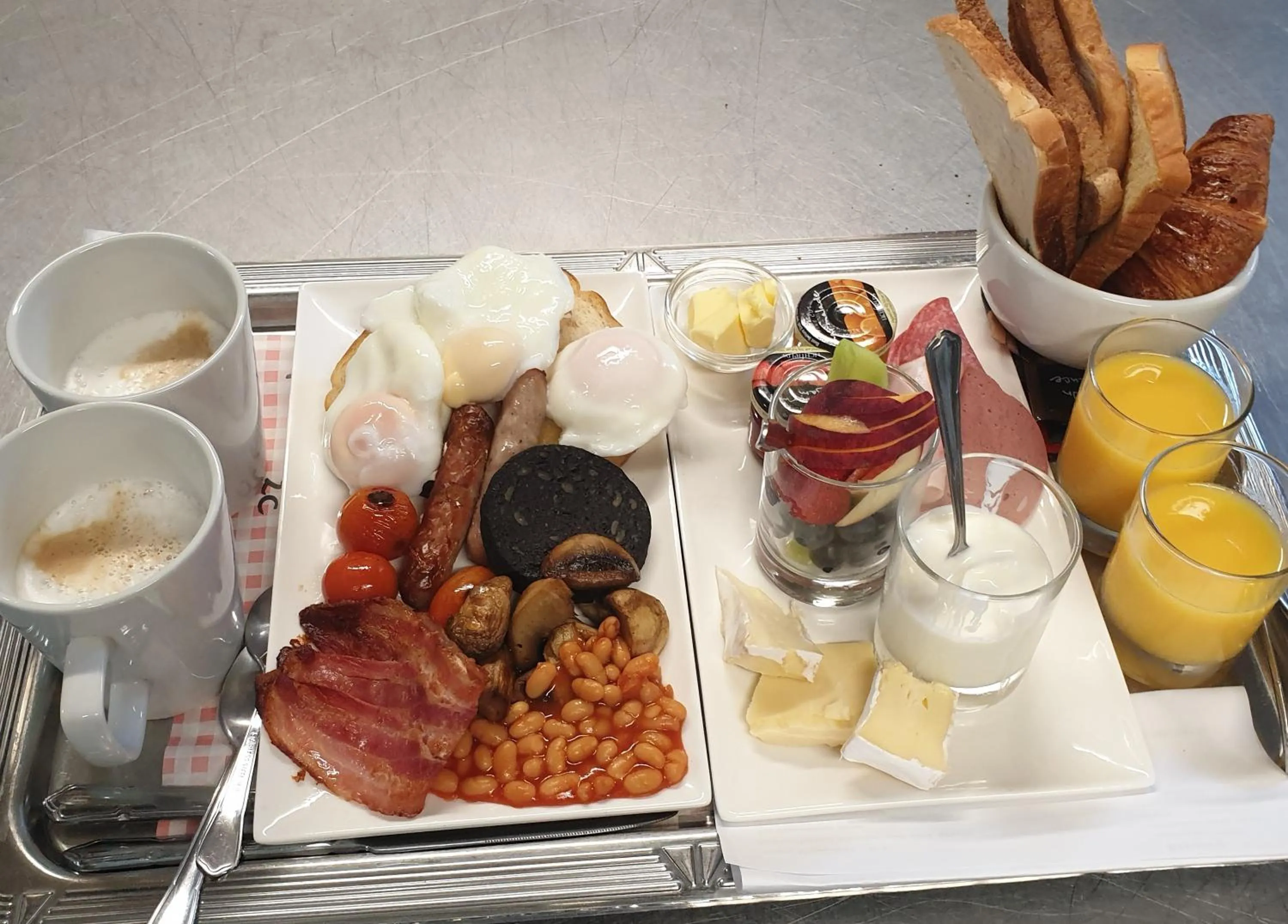 Breakfast in Schoolhouse Restaurant and Hotel