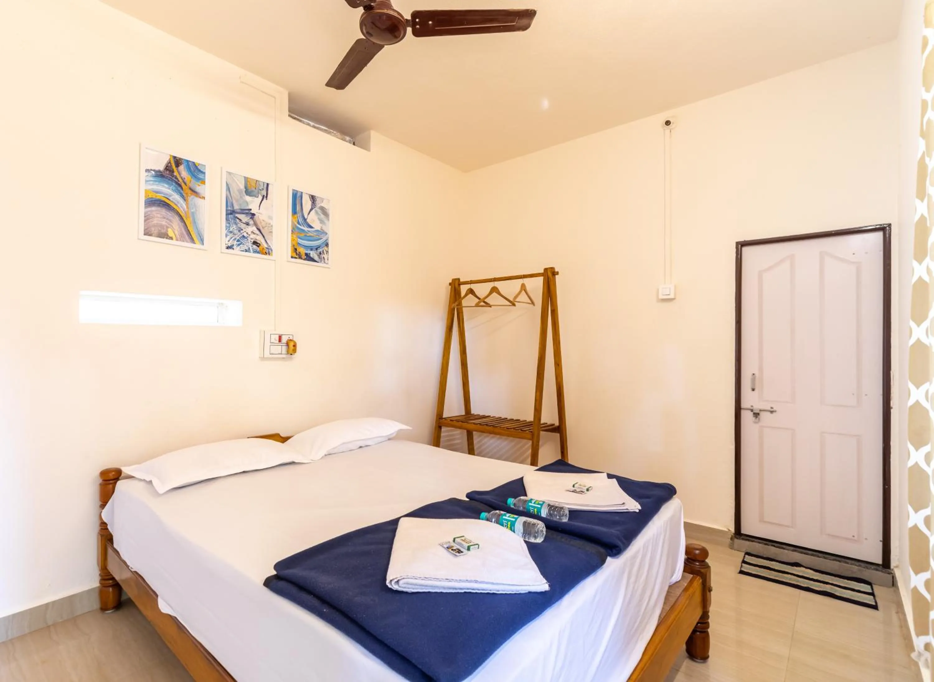 Bed in Sunset Cafe Beach Stay