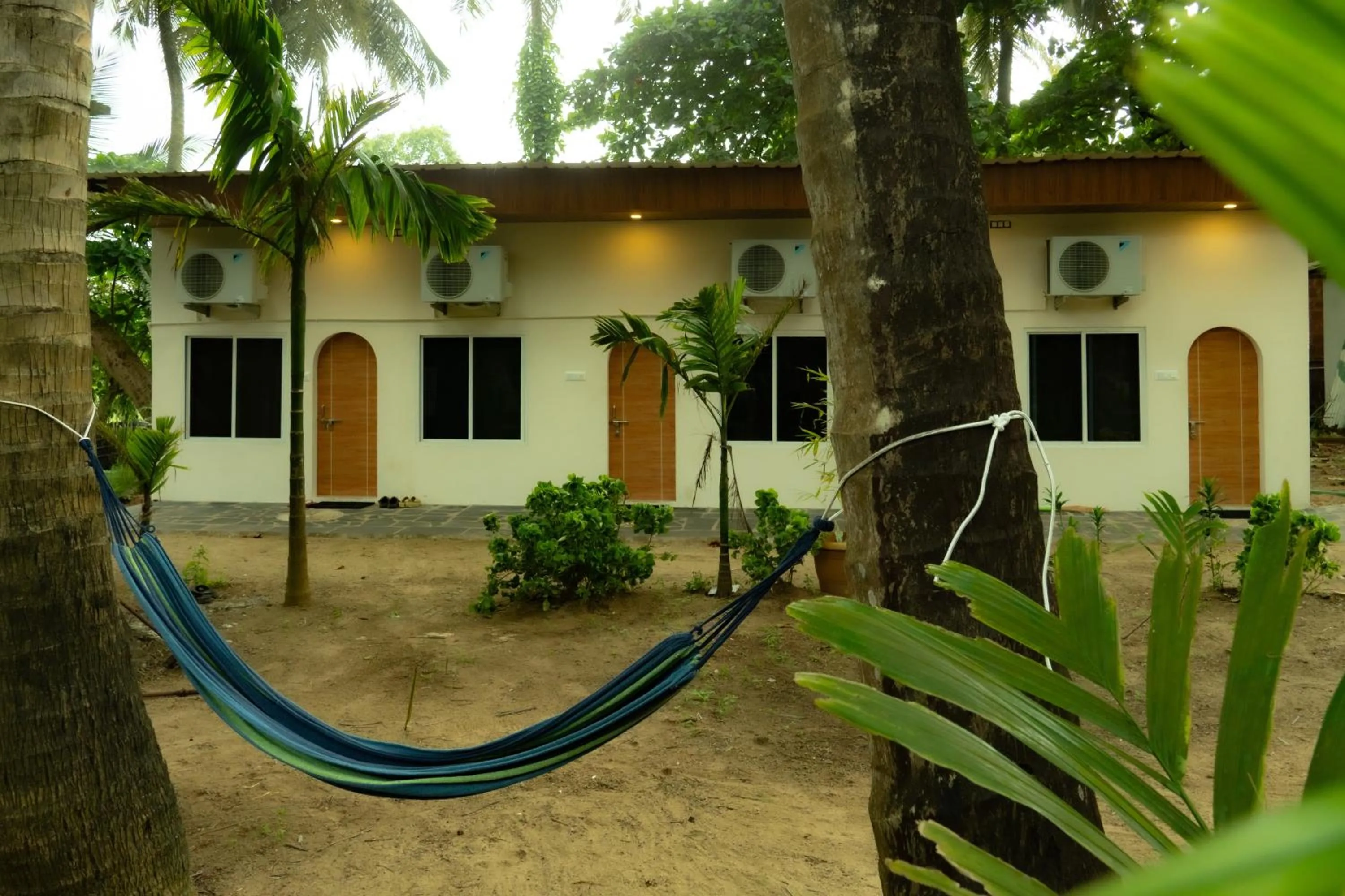 Property building in Sunset Cafe Beach Stay