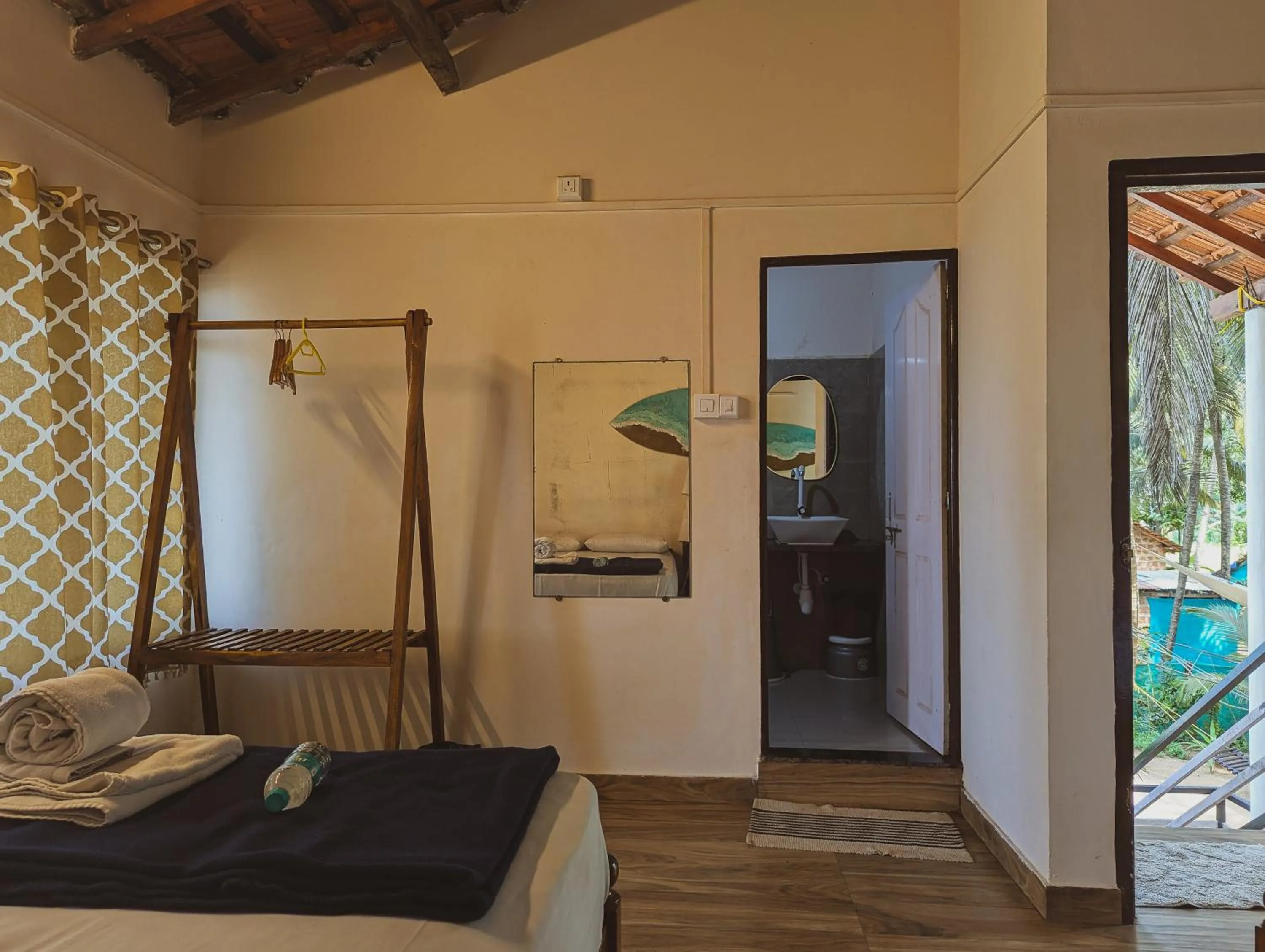 Bedroom, Bed in Sunset Cafe Beach Stay