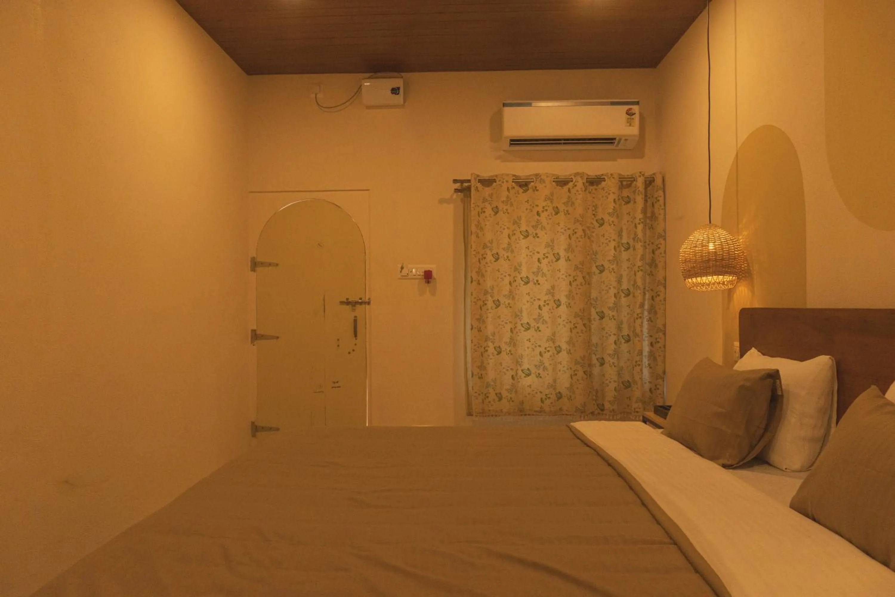 Bed in Sunset Cafe Beach Stay