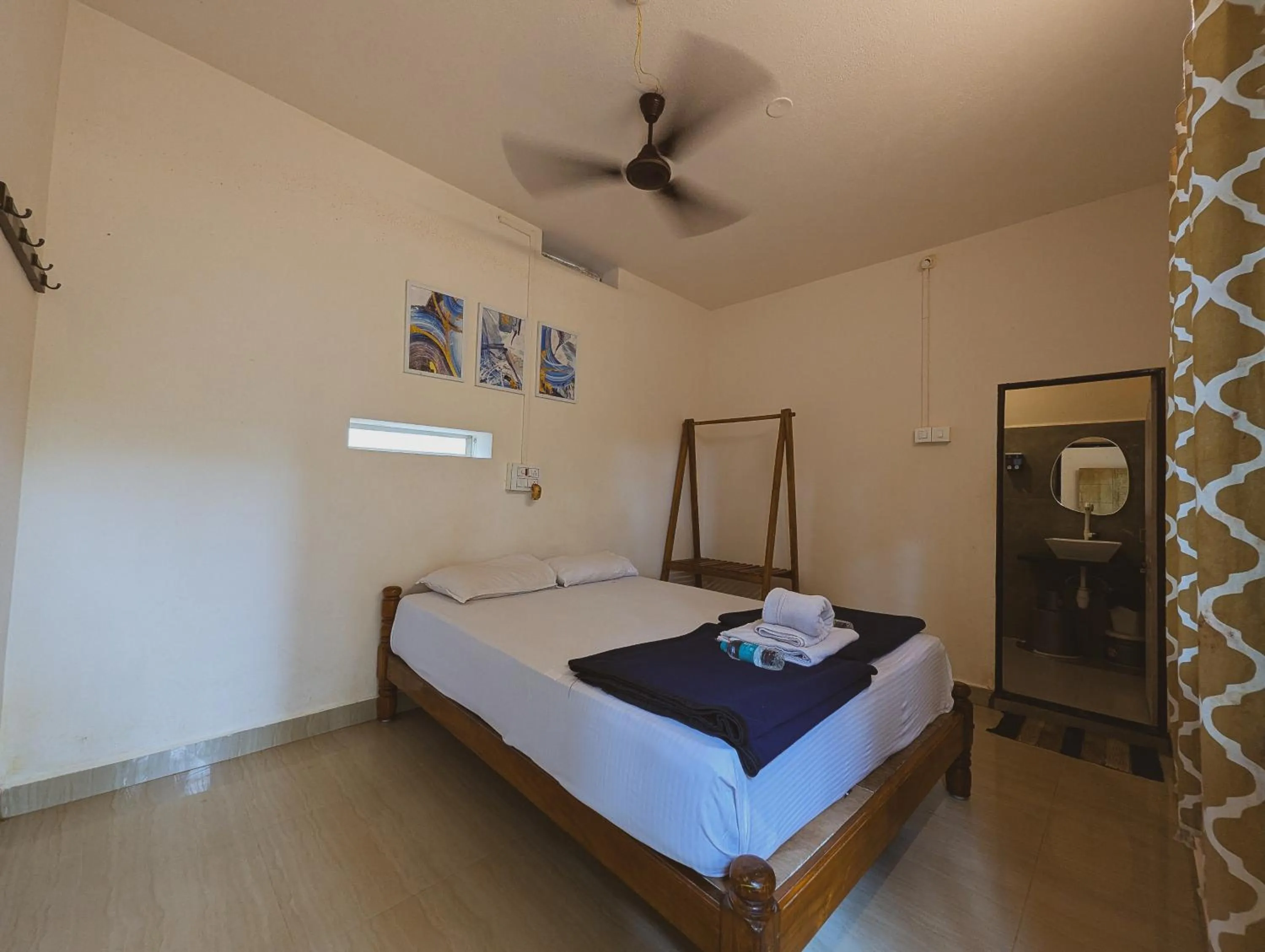 Bedroom, Bed in Sunset Cafe Beach Stay