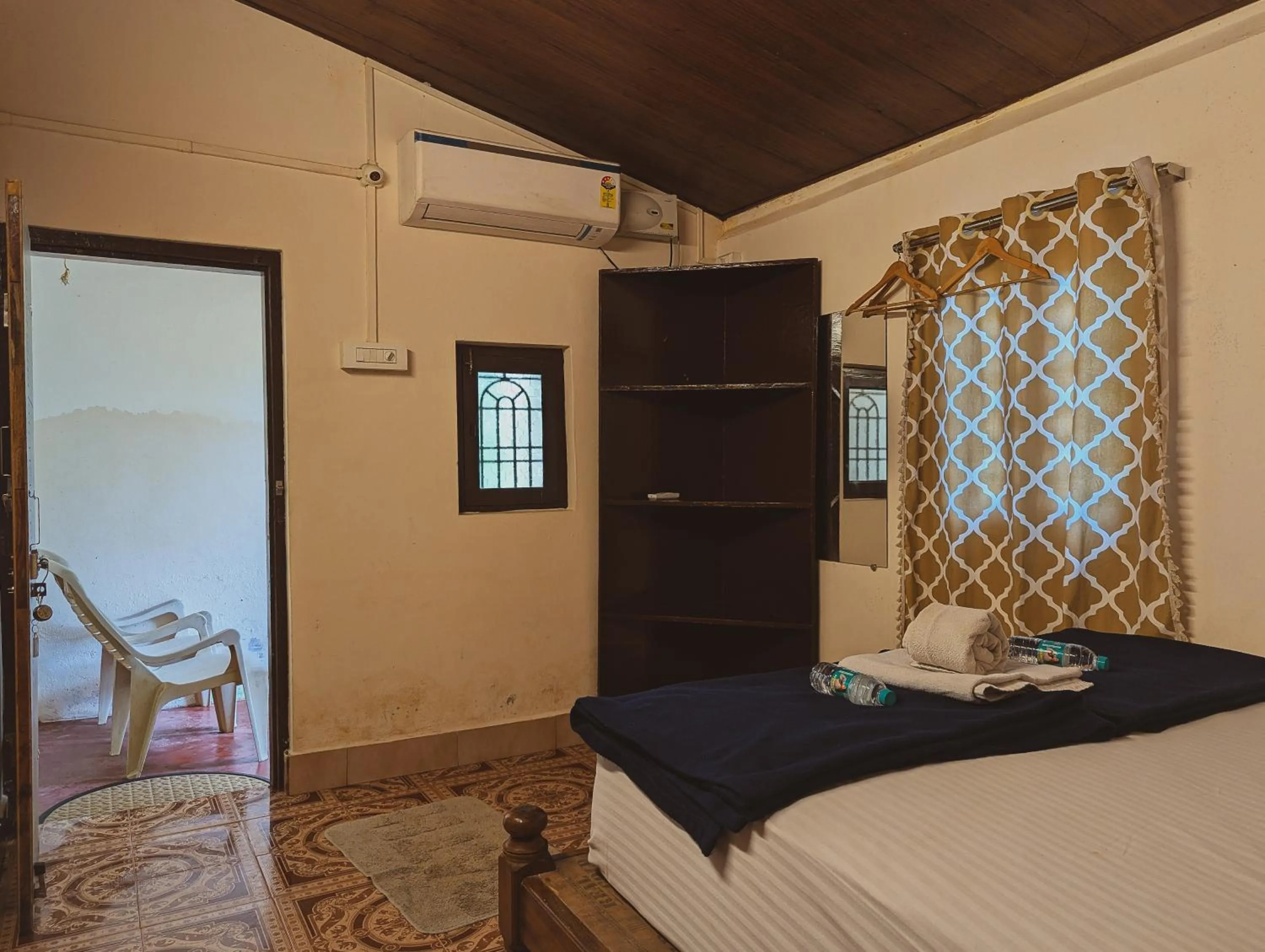Bedroom, Bed in Sunset Cafe Beach Stay