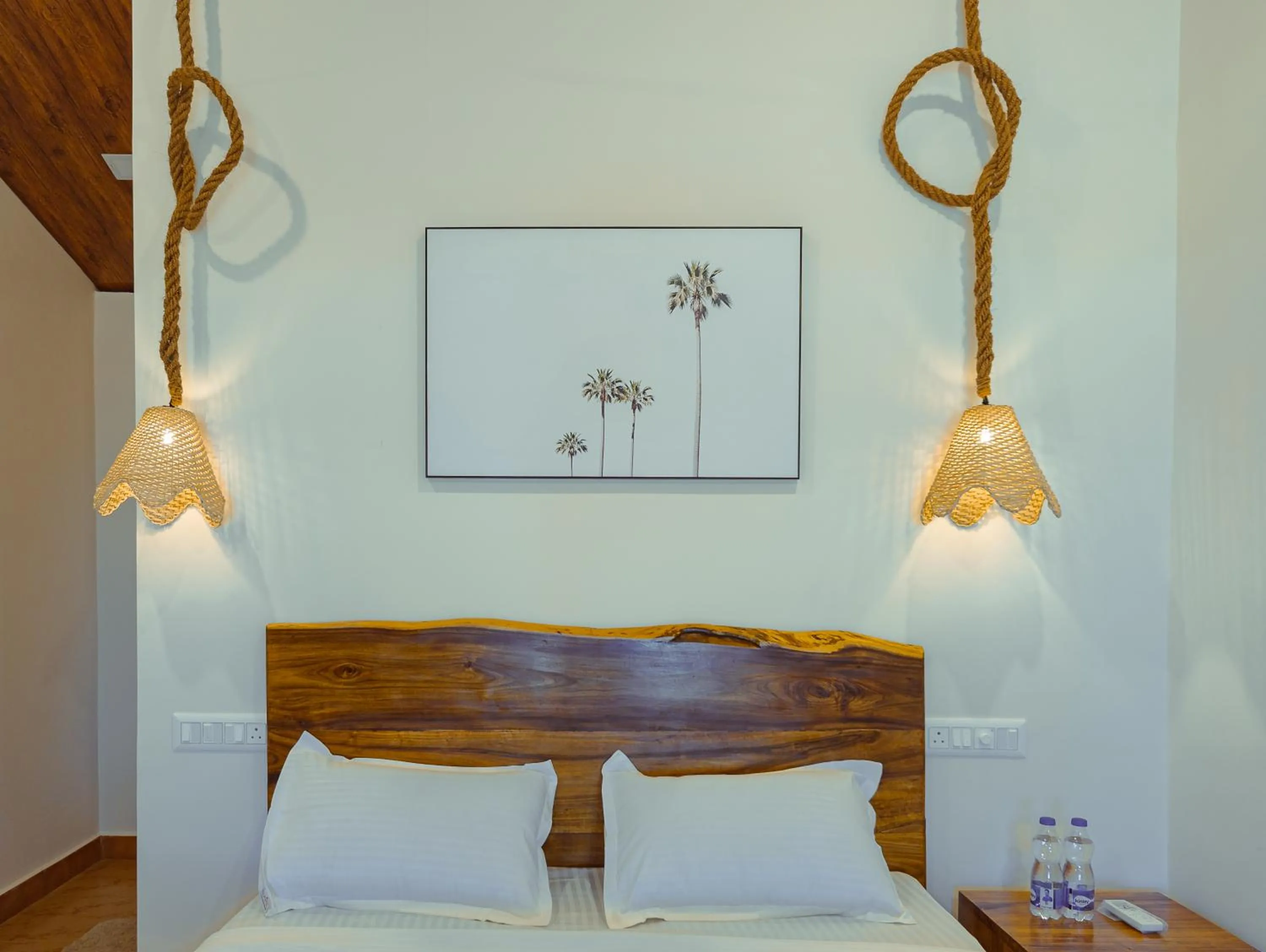 Bed in Sunset Cafe Beach Stay