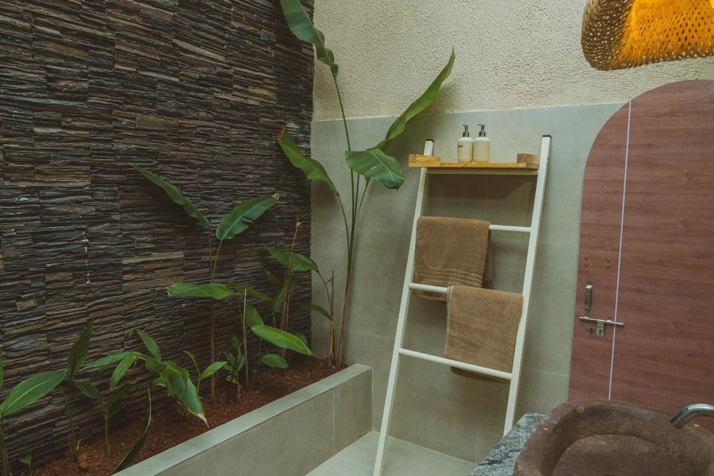 Bathroom in Sunset Cafe Beach Stay