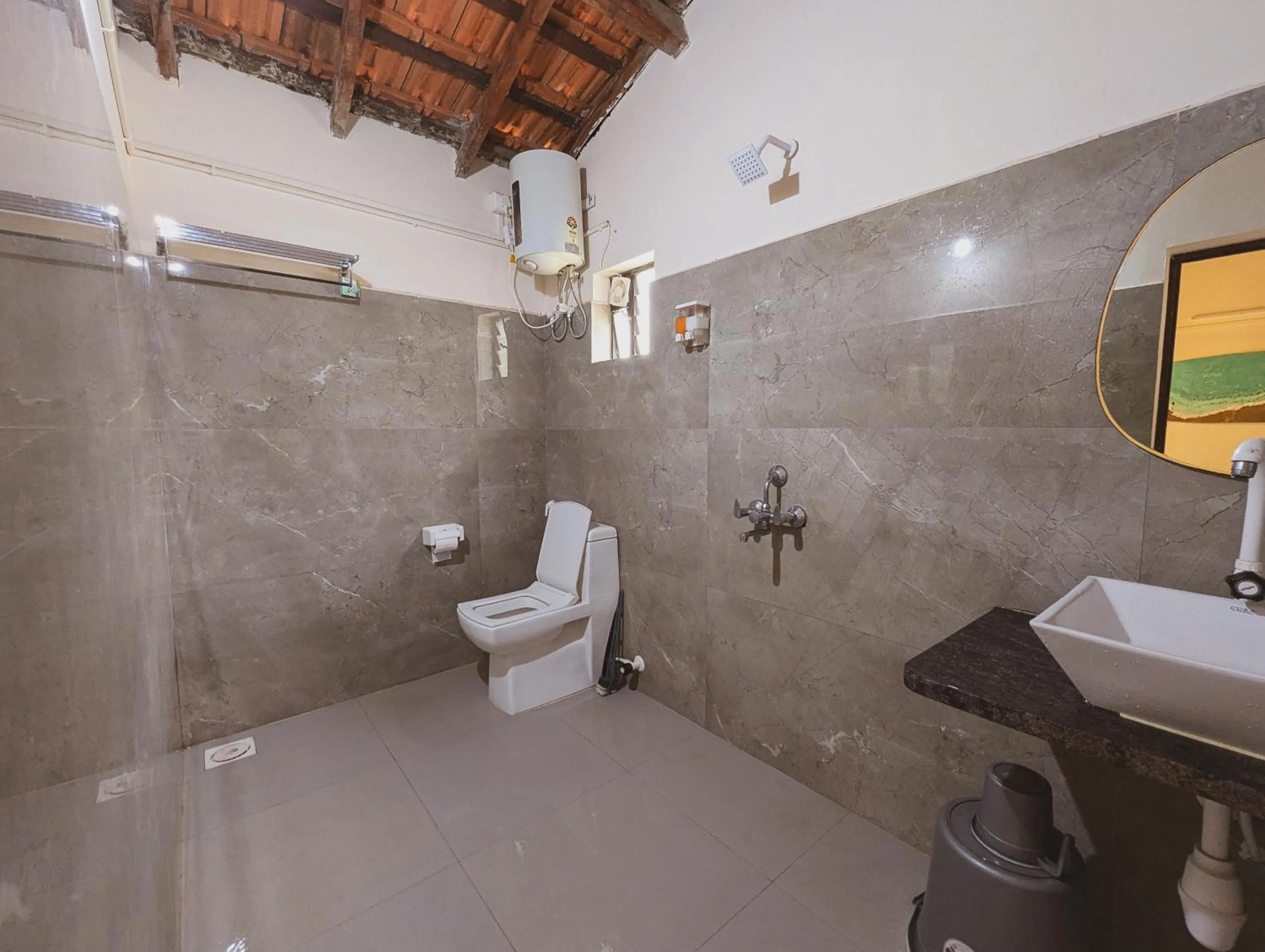 Bathroom in Sunset Cafe Beach Stay