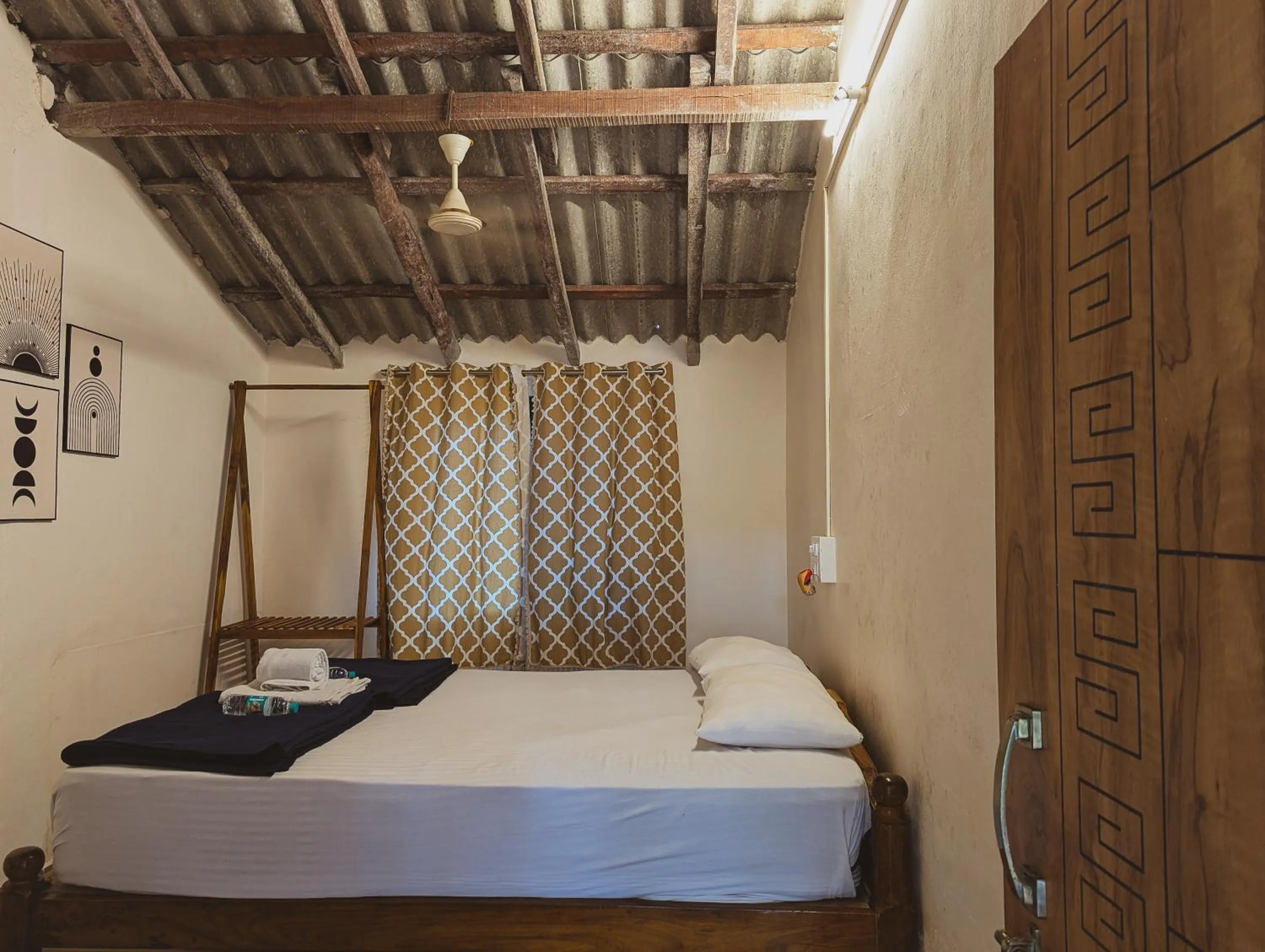 Bedroom, Bed in Sunset Cafe Beach Stay