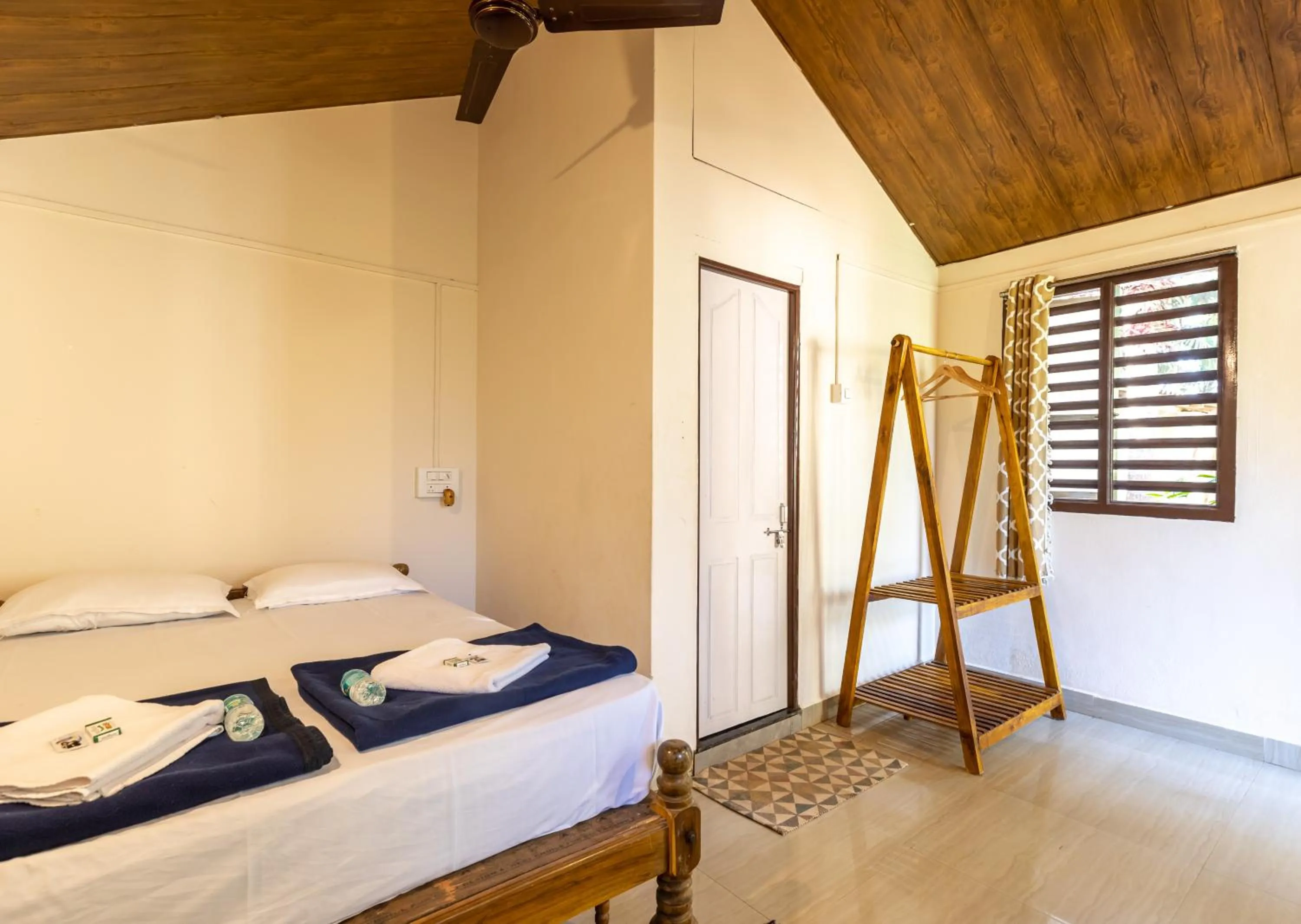 Bed in Sunset Cafe Beach Stay