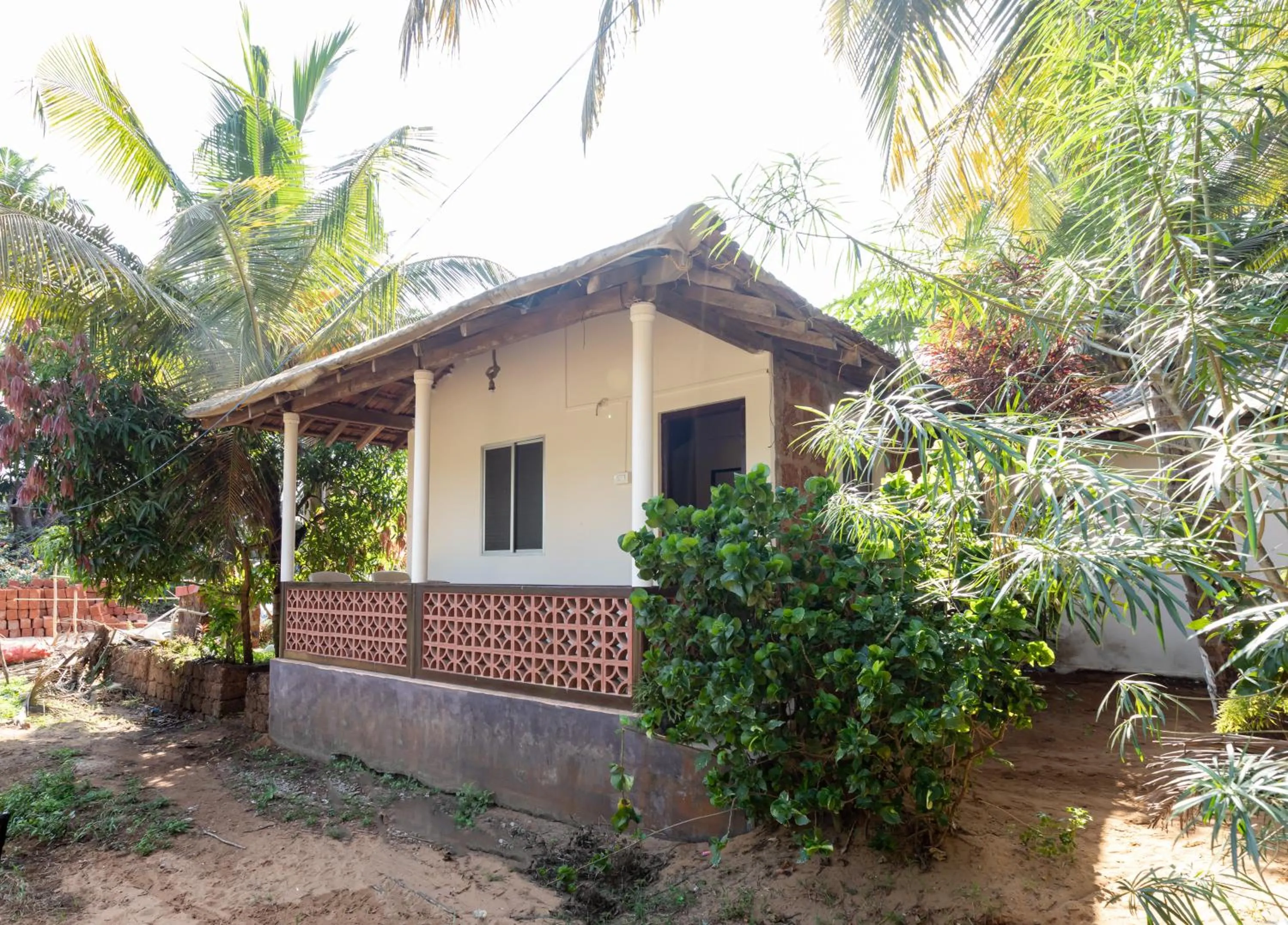 Garden in Sunset Cafe Beach Stay