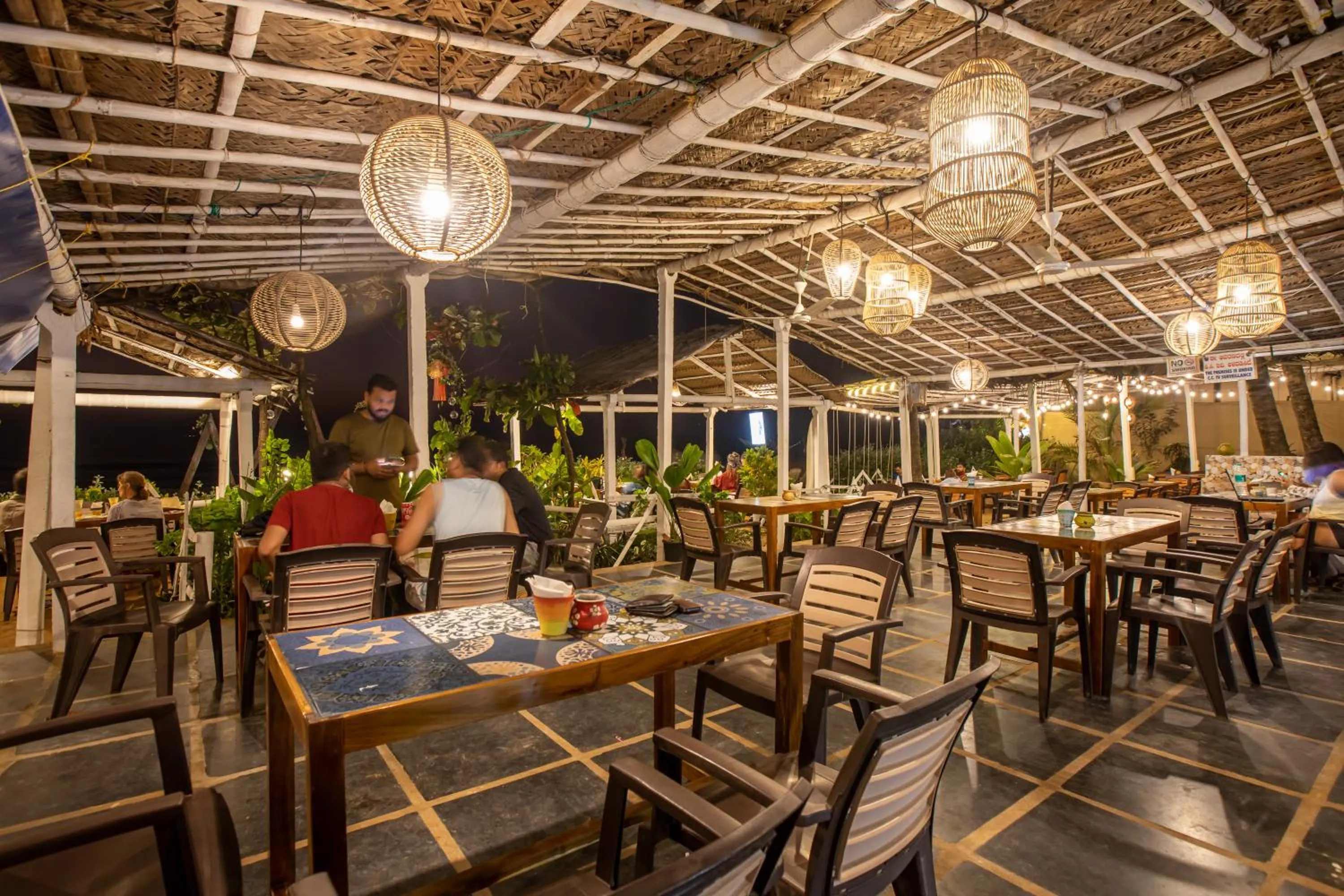 Restaurant/places to eat in Sunset Cafe Beach Stay