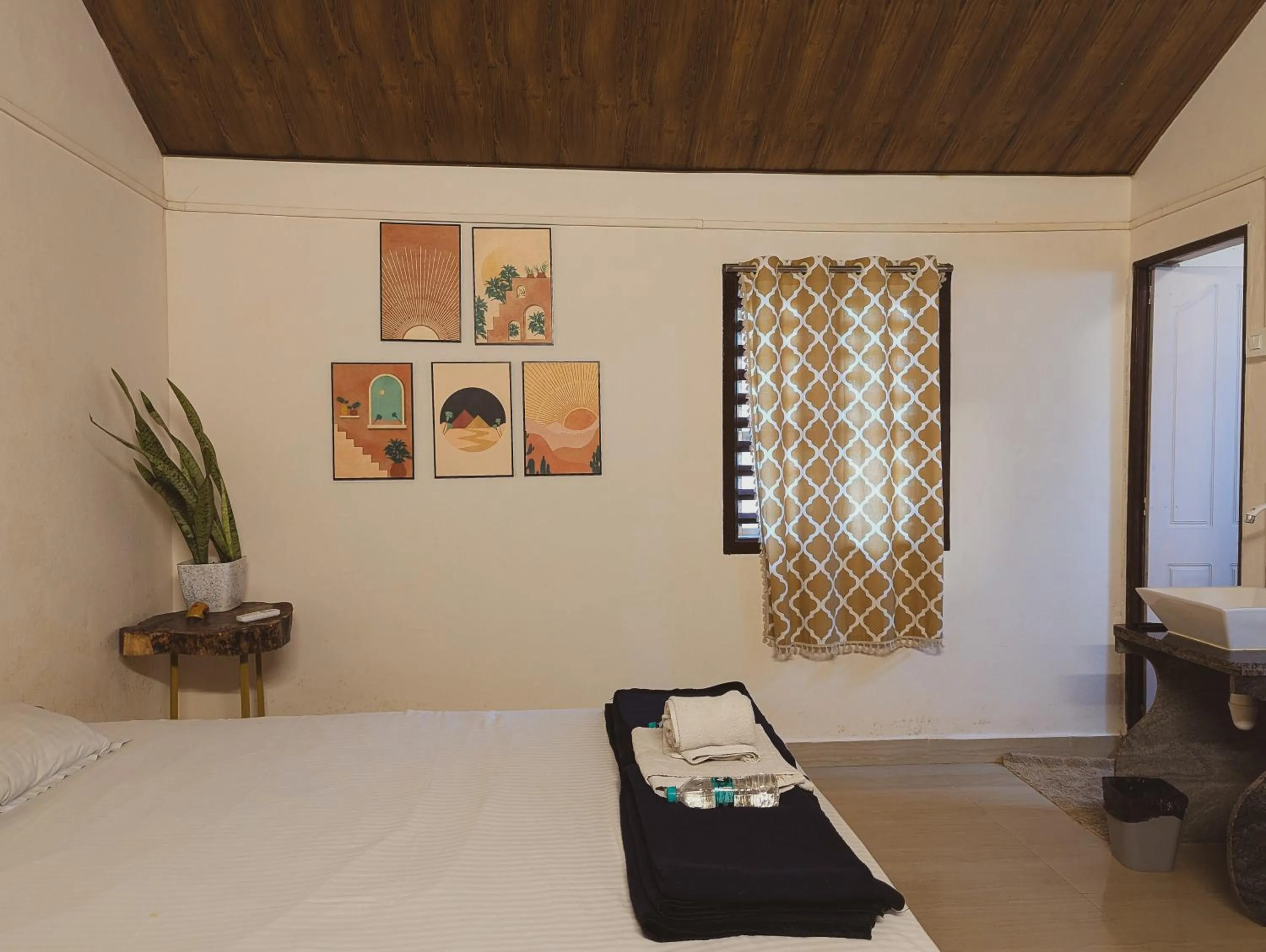 Bedroom, Bed in Sunset Cafe Beach Stay